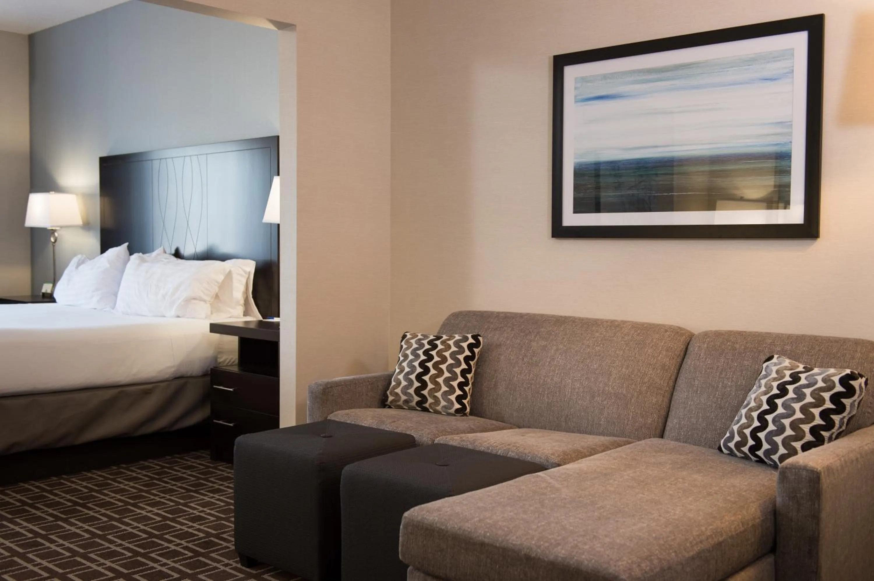 Photo of the whole room, Bed in Holiday Inn Express Le Claire Riverfront-Davenport by IHG