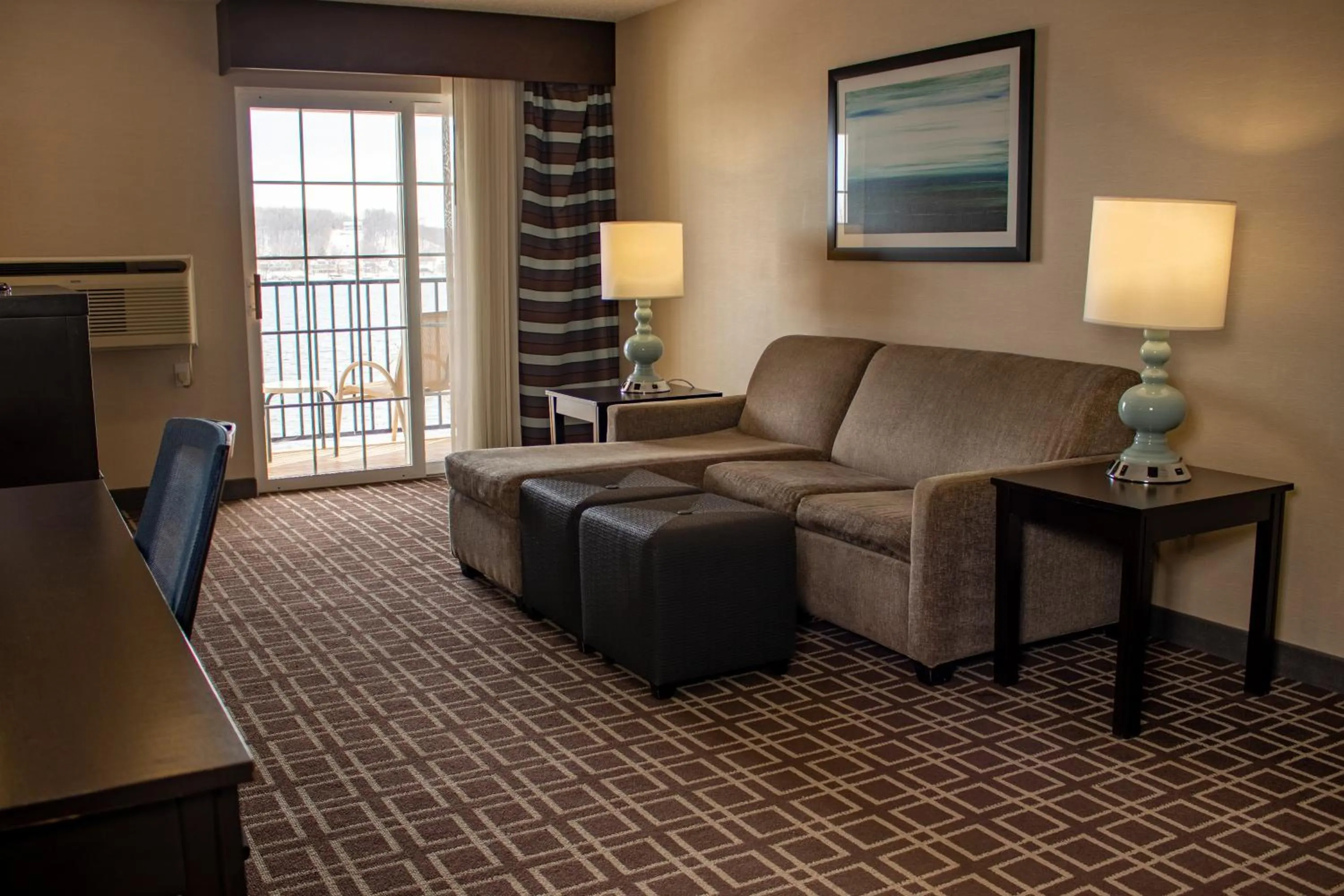 Photo of the whole room in Holiday Inn Express Le Claire Riverfront-Davenport by IHG