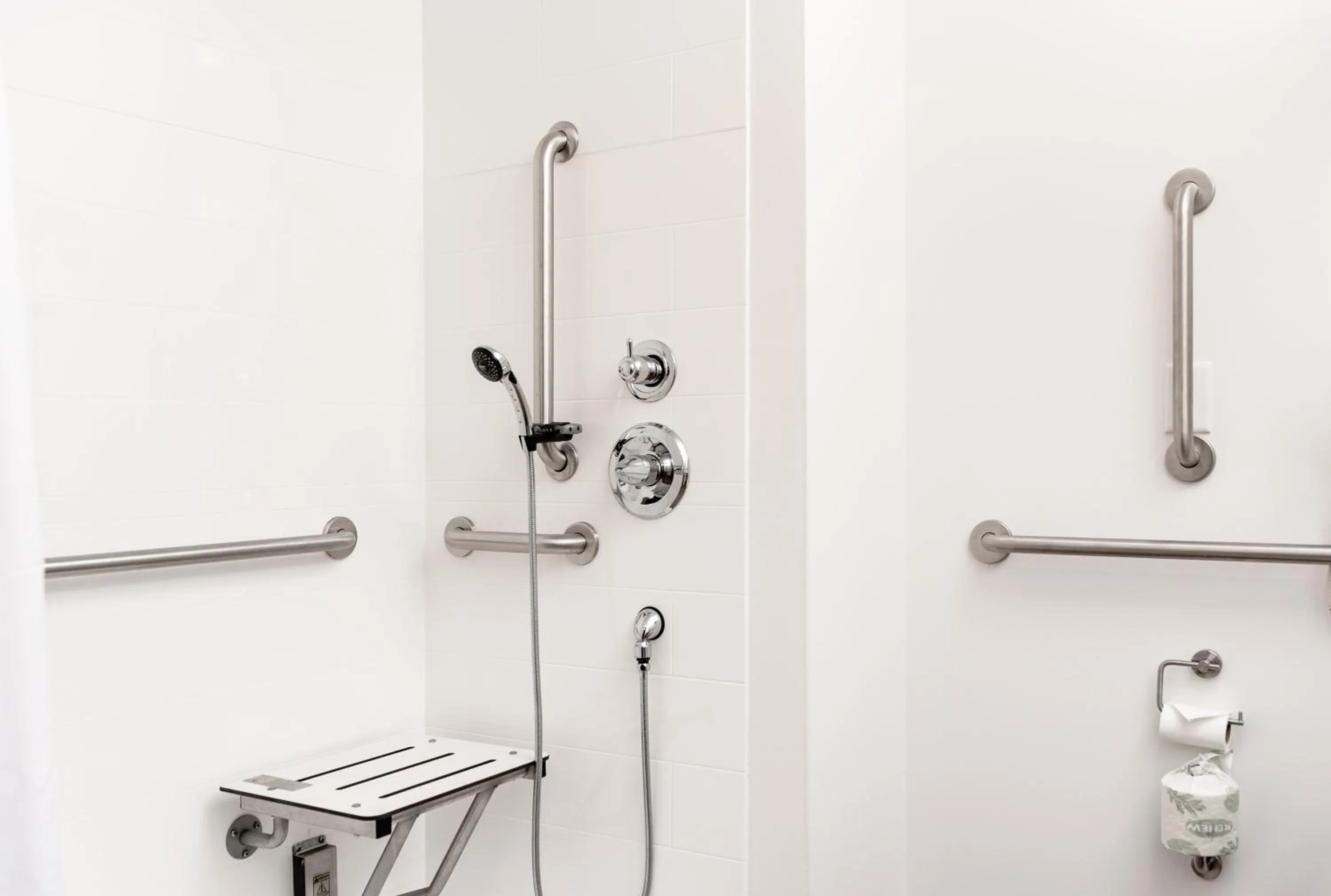 Bathroom in Holiday Inn Express Le Claire Riverfront-Davenport by IHG