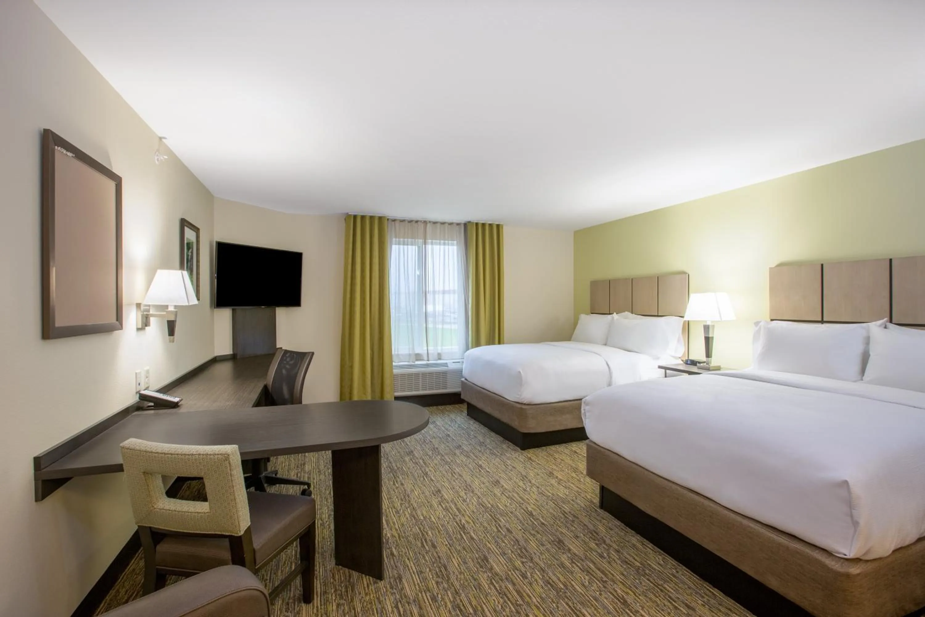 Photo of the whole room, Bed in Candlewood Suites Bellevue by IHG