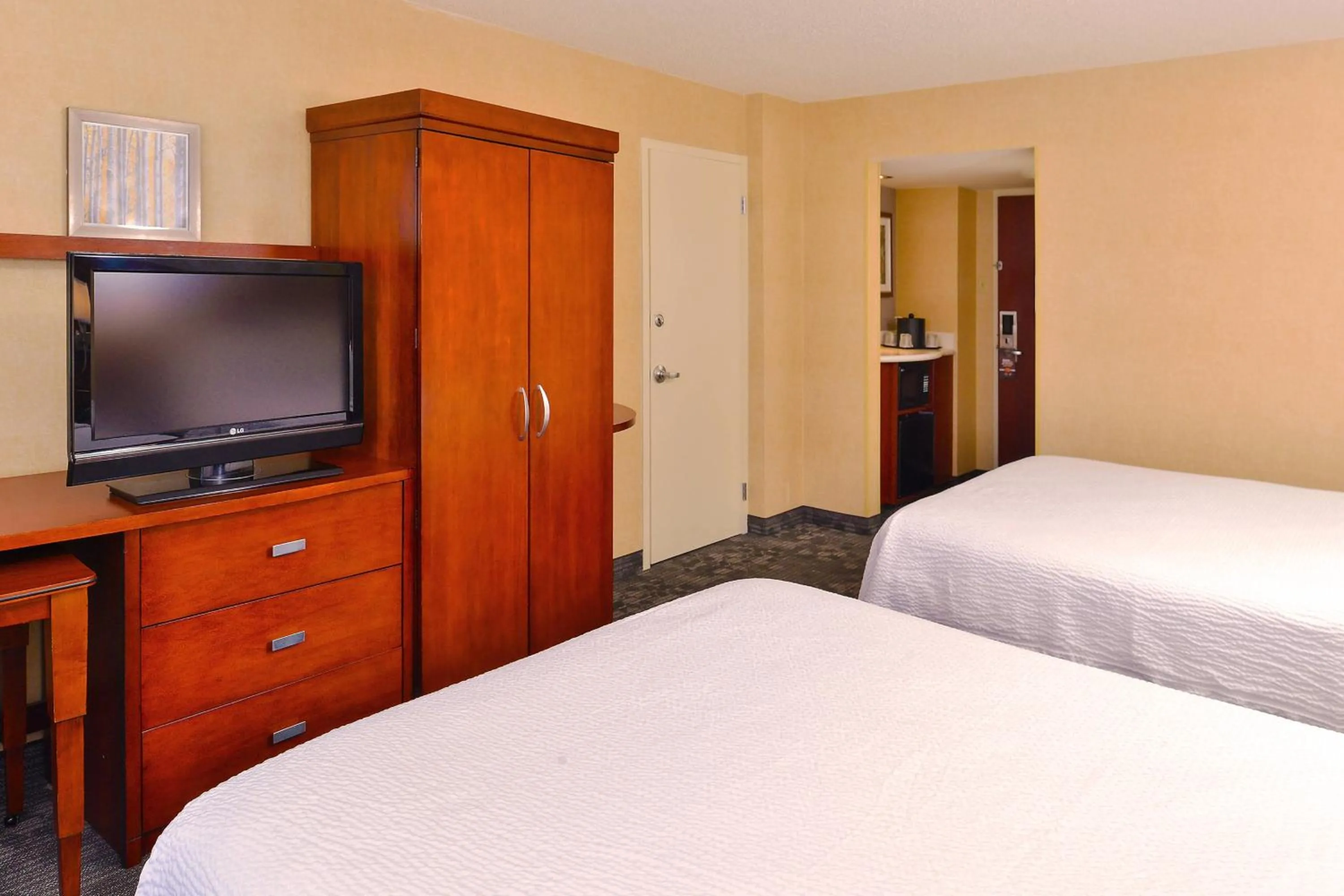 Photo of the whole room, Bed in Courtyard by Marriott Denver Cherry Creek