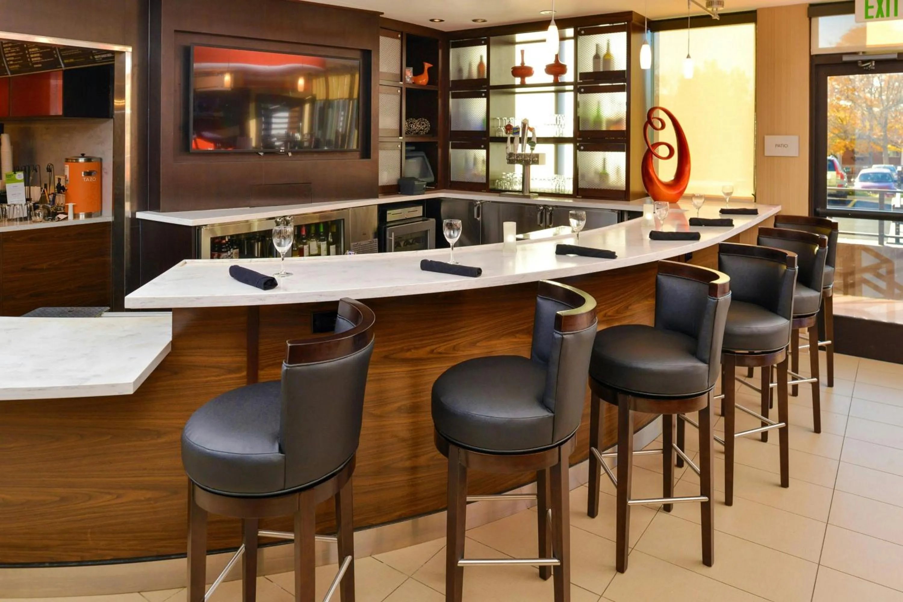 Lounge or bar in Courtyard by Marriott Denver Cherry Creek