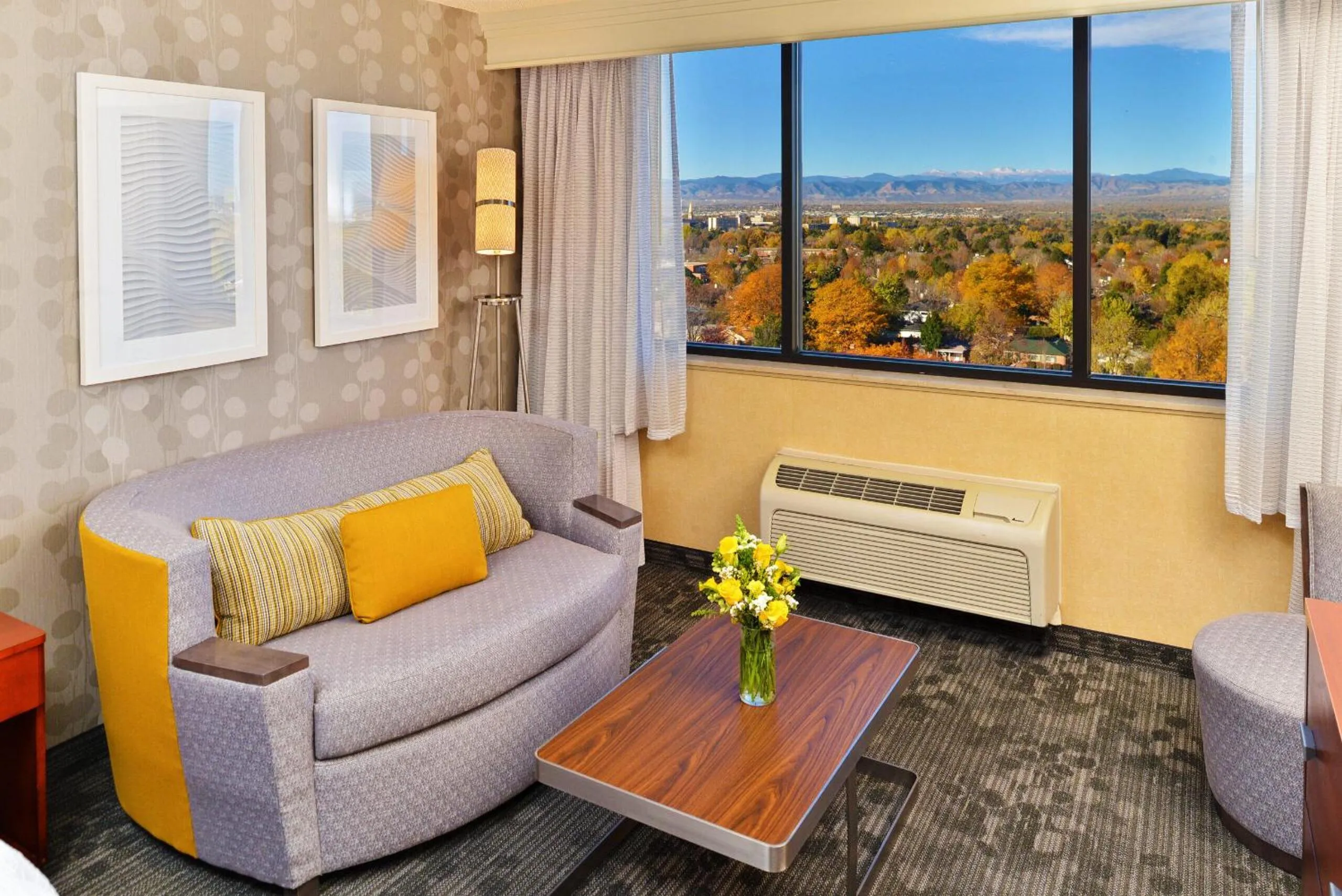 Seating area in Courtyard by Marriott Denver Cherry Creek