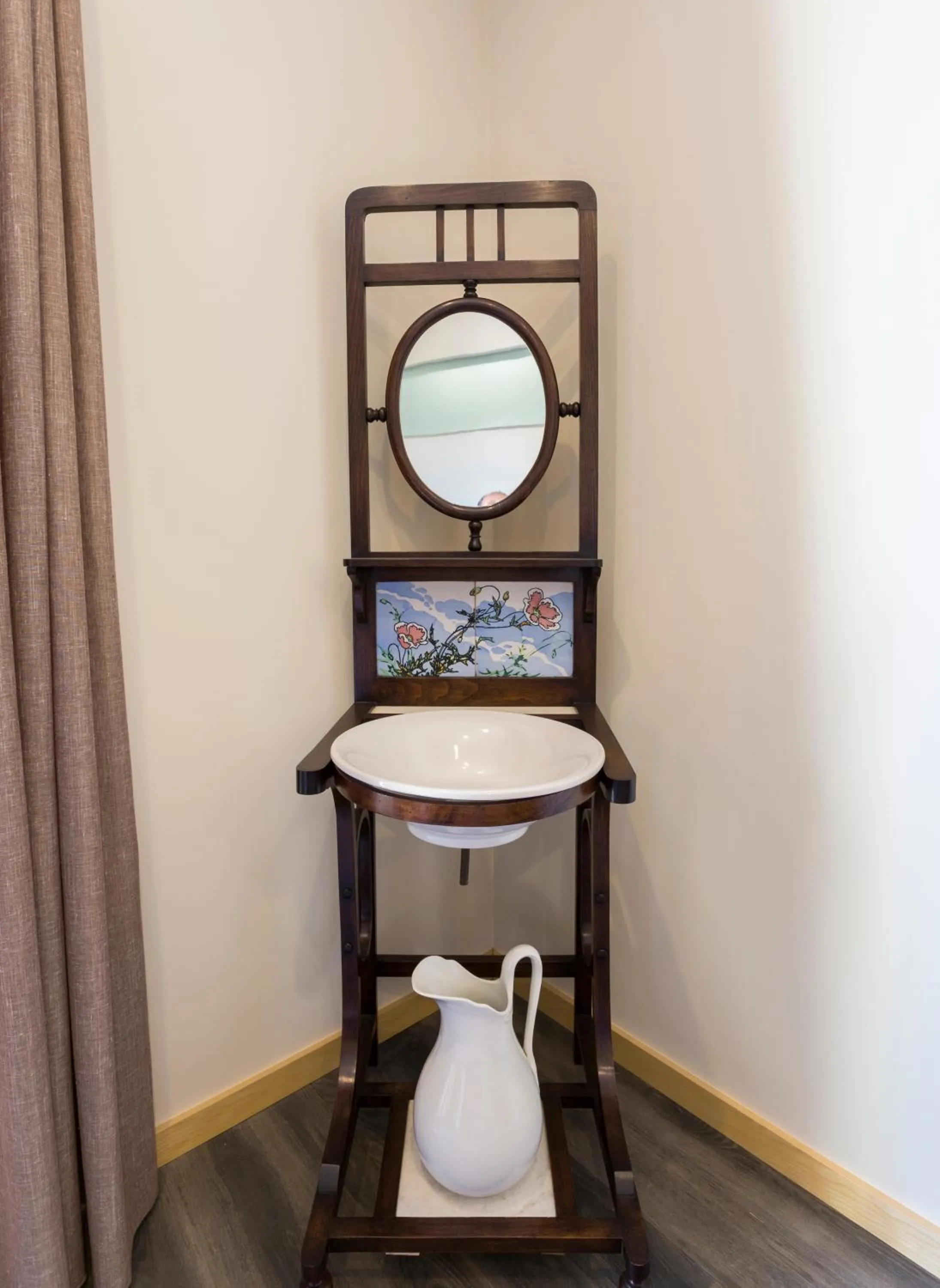 Decorative detail in Apartament Major 33