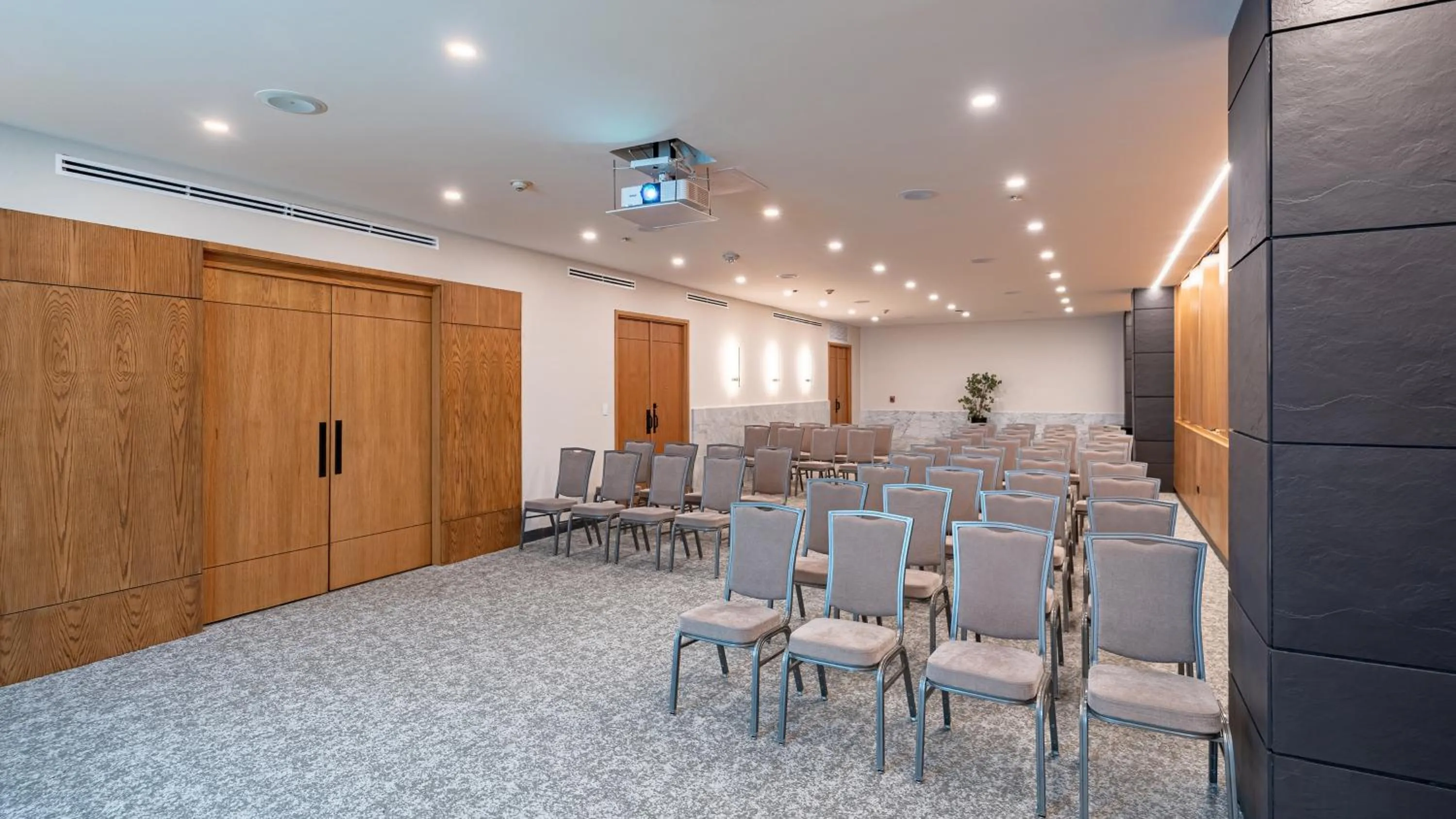 Meeting/conference room in Holiday Inn Santo Domingo by IHG