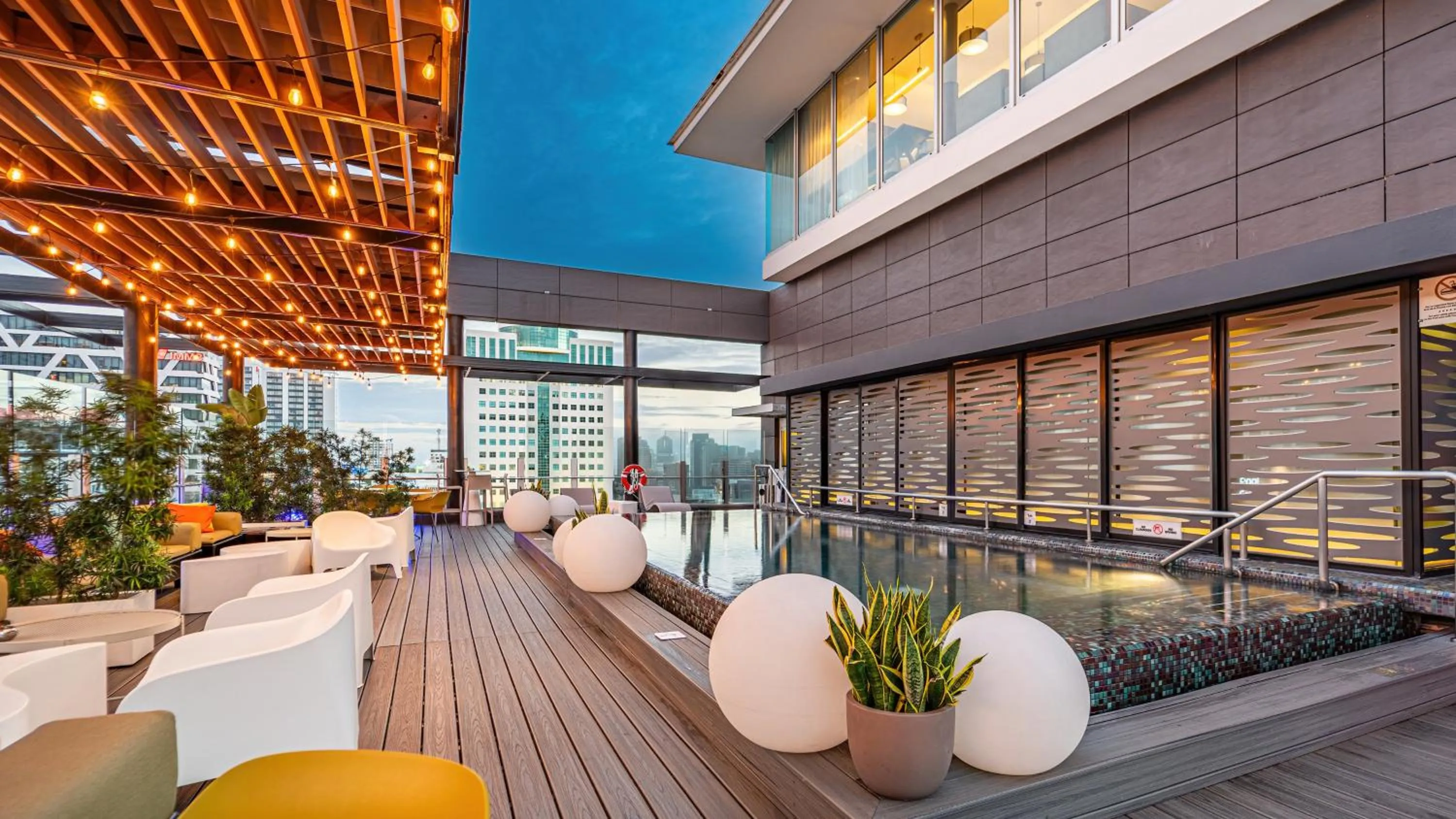 Swimming pool in Holiday Inn Santo Domingo by IHG