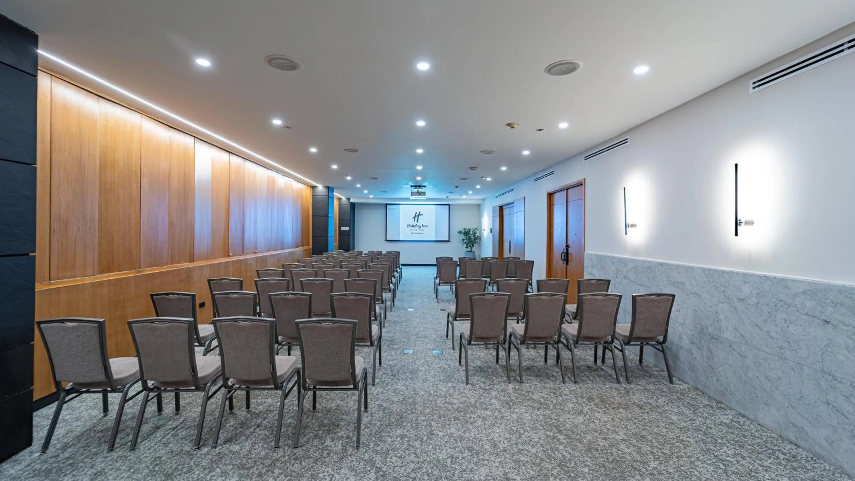 Meeting/conference room in Holiday Inn Santo Domingo by IHG