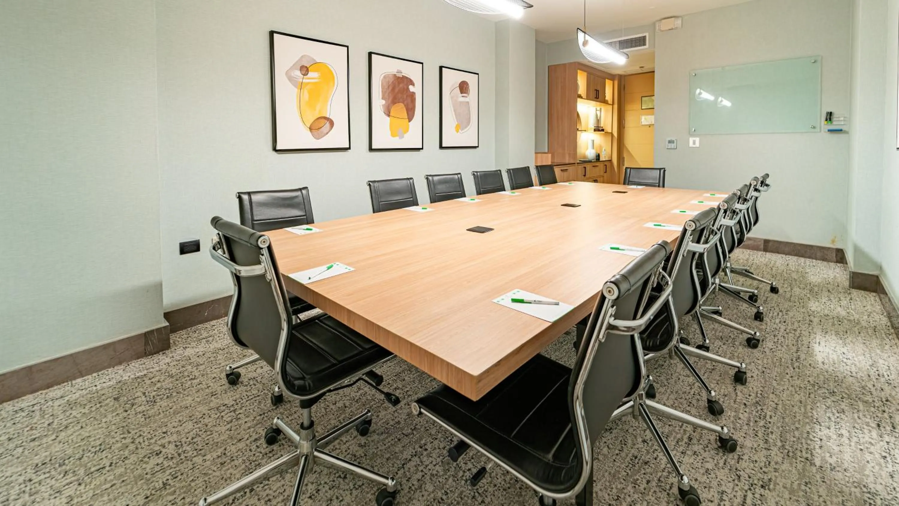 Meeting/conference room in Holiday Inn Santo Domingo by IHG