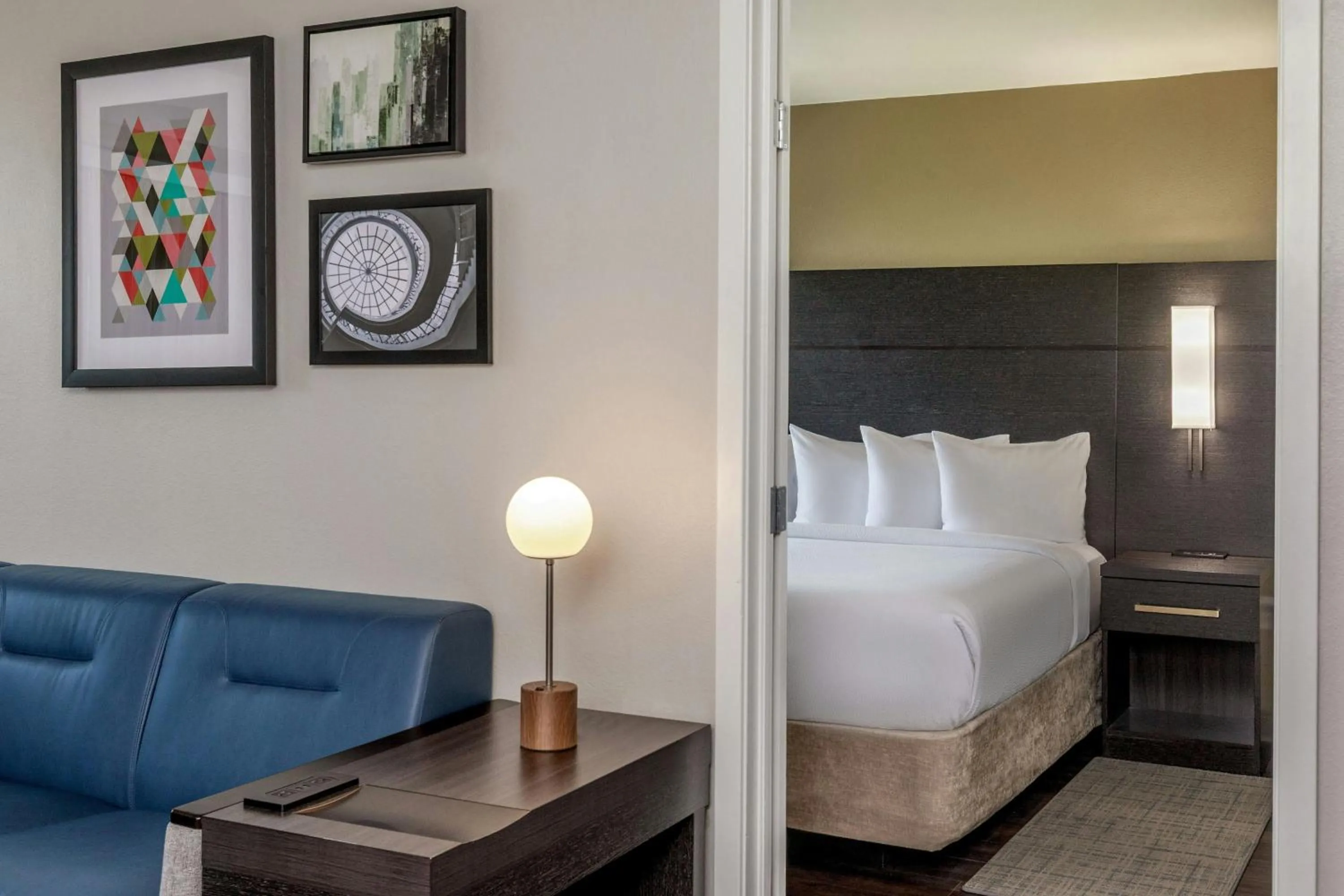 Bedroom, Bed in Residence Inn by Marriott Denver Airport at Gateway Park