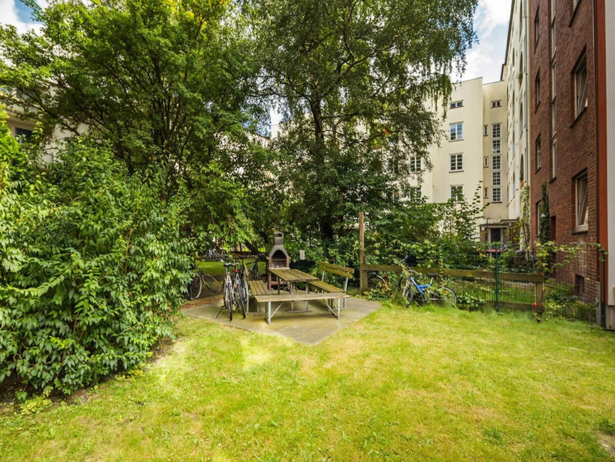 BBQ facilities in Boardinghouse Mundsburg