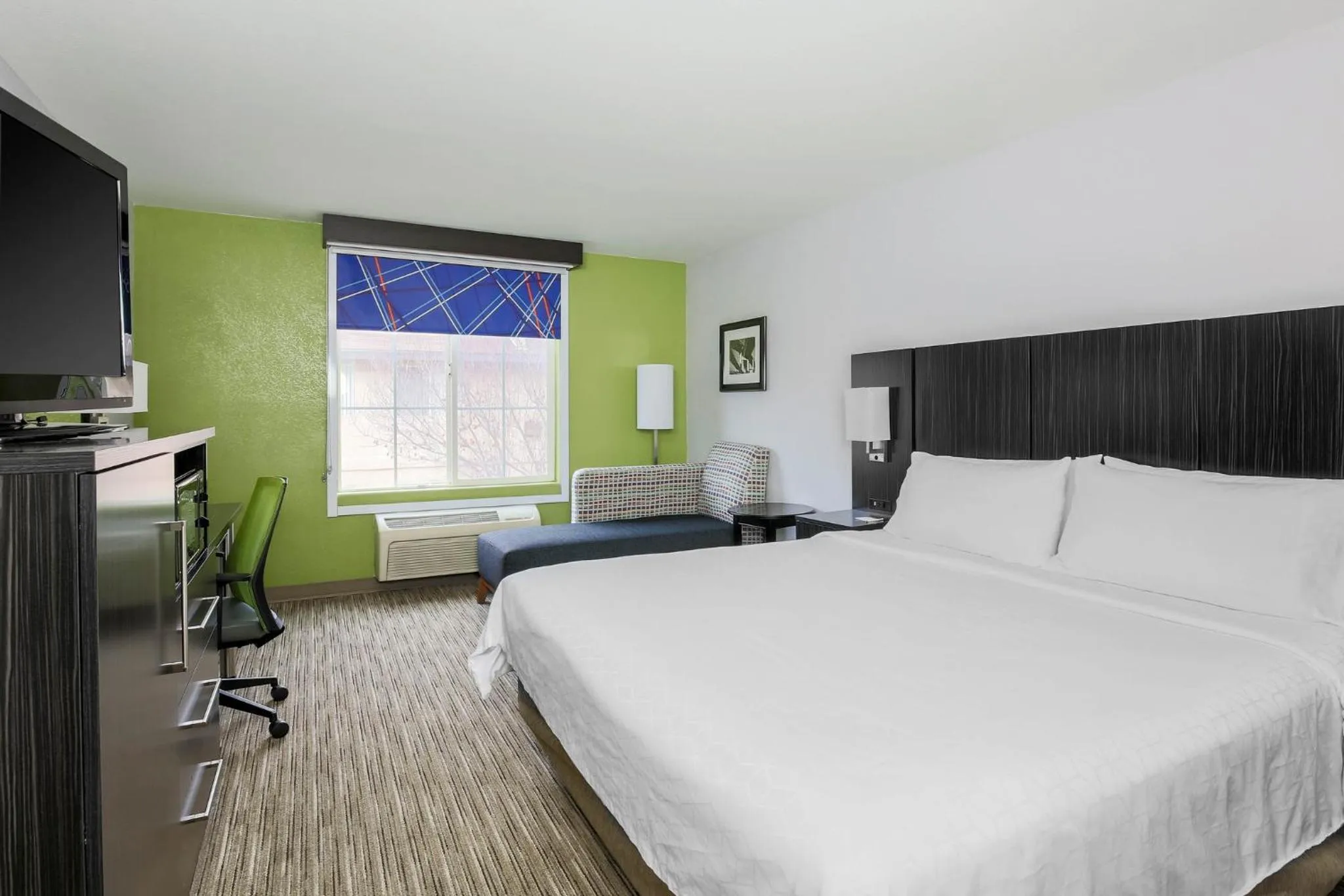 Photo of the whole room, Bed in Holiday Inn Express Lancaster by IHG