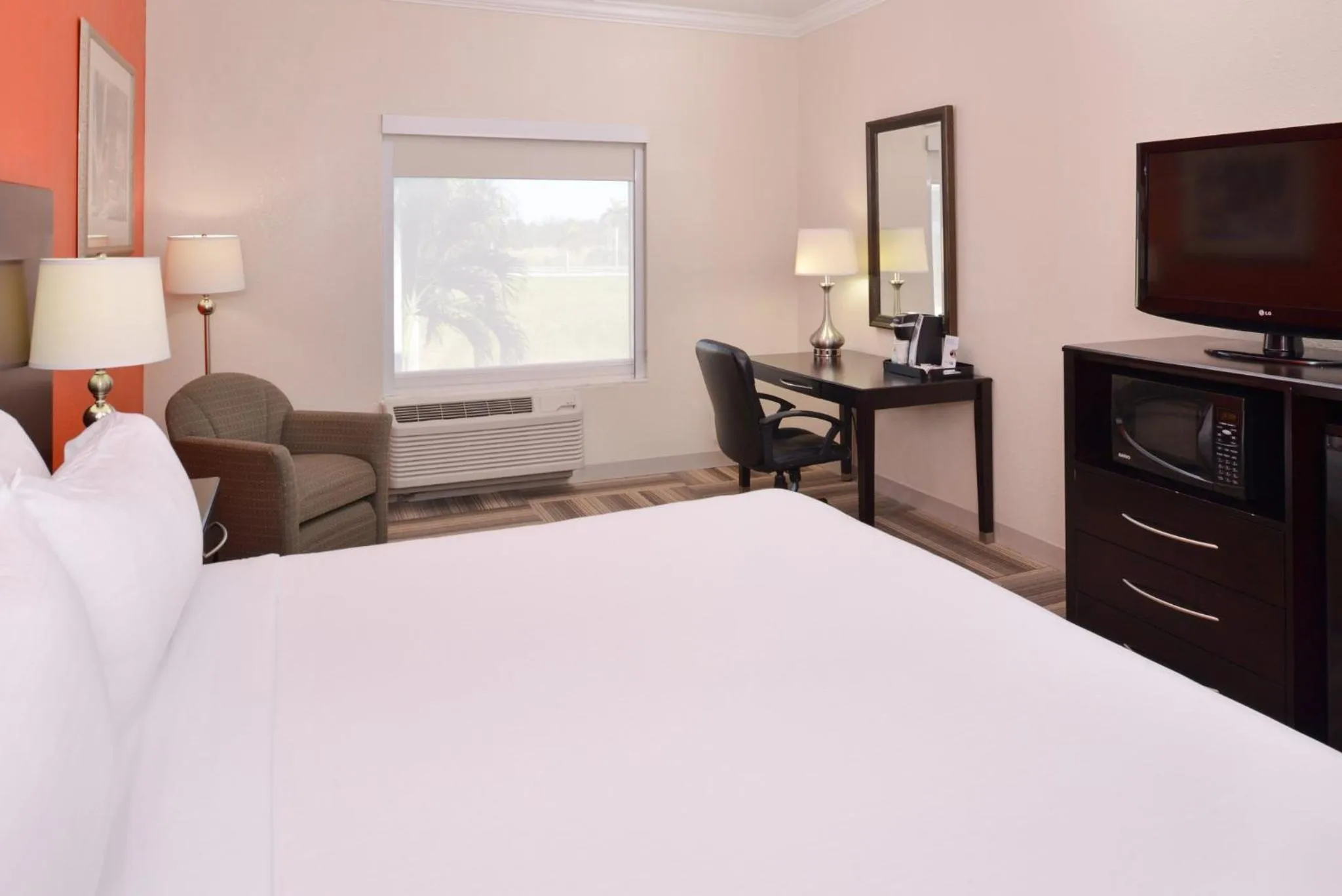 Photo of the whole room, Bed in Holiday Inn Express & Suites Florida City-Gateway To Keys by IHG