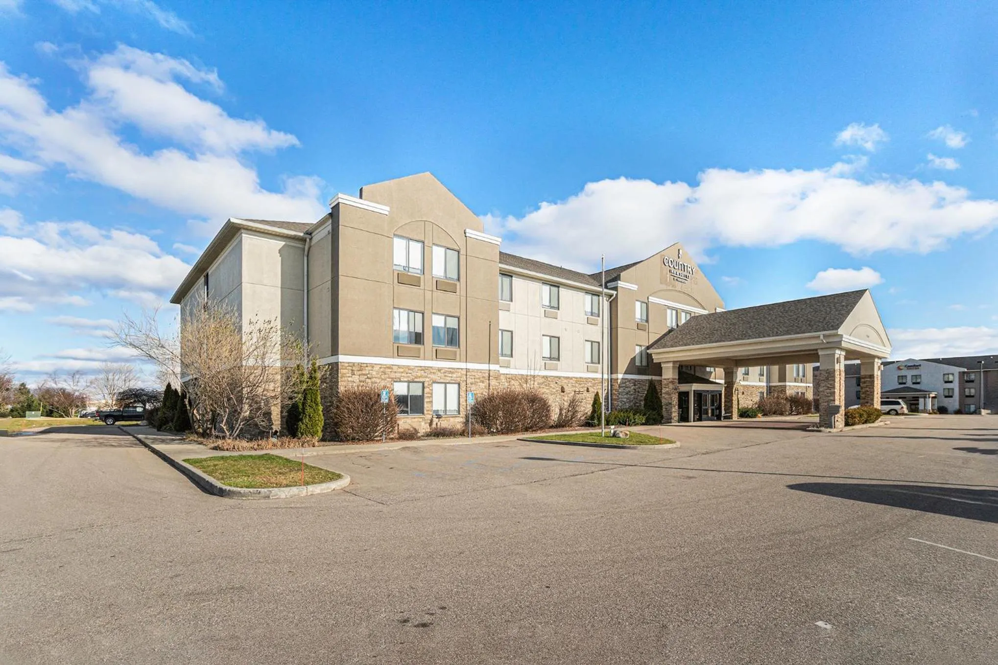 Property building in Country Inn & Suites by Radisson, South Haven, MI