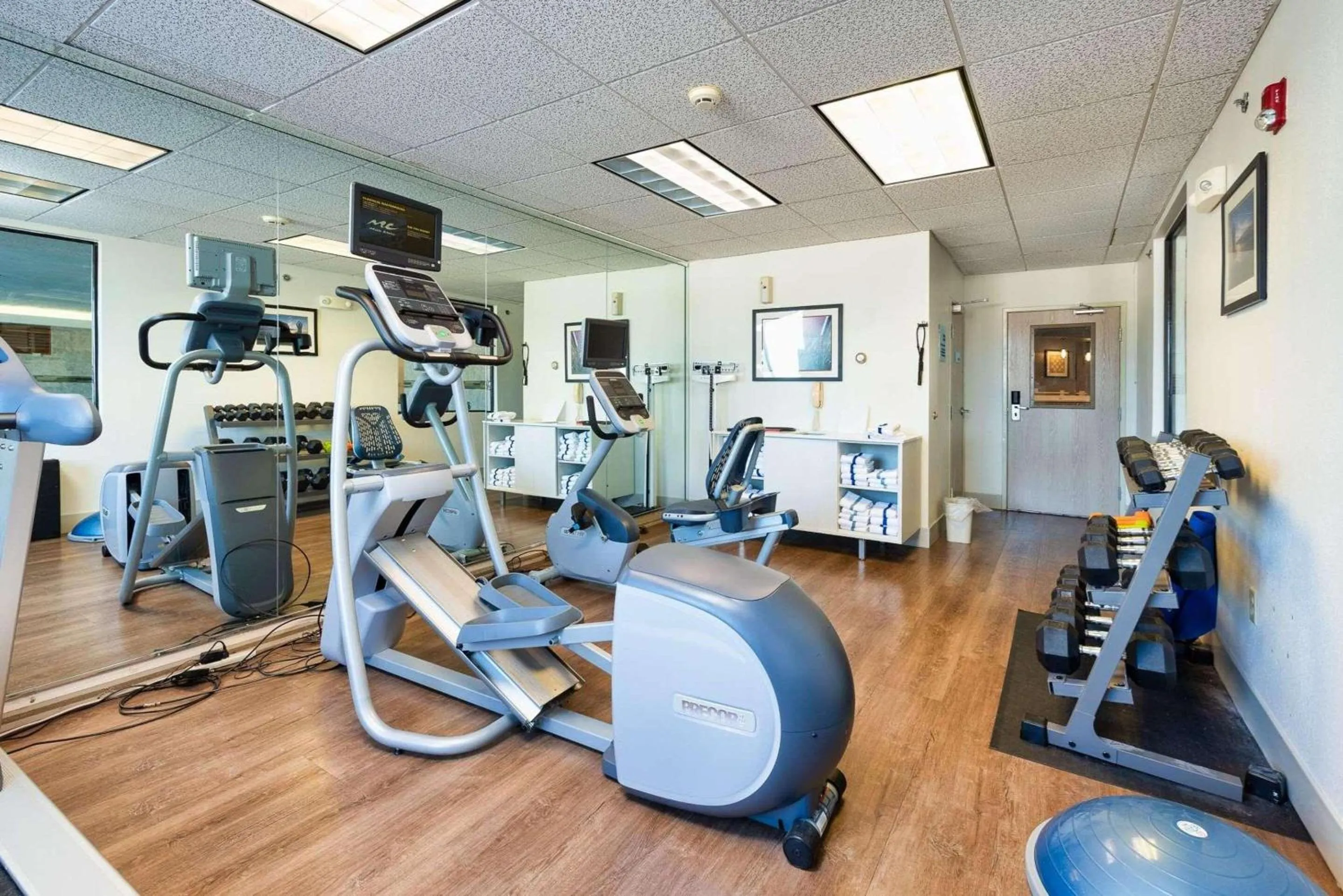 Fitness centre/facilities in Country Inn & Suites by Radisson, South Haven, MI