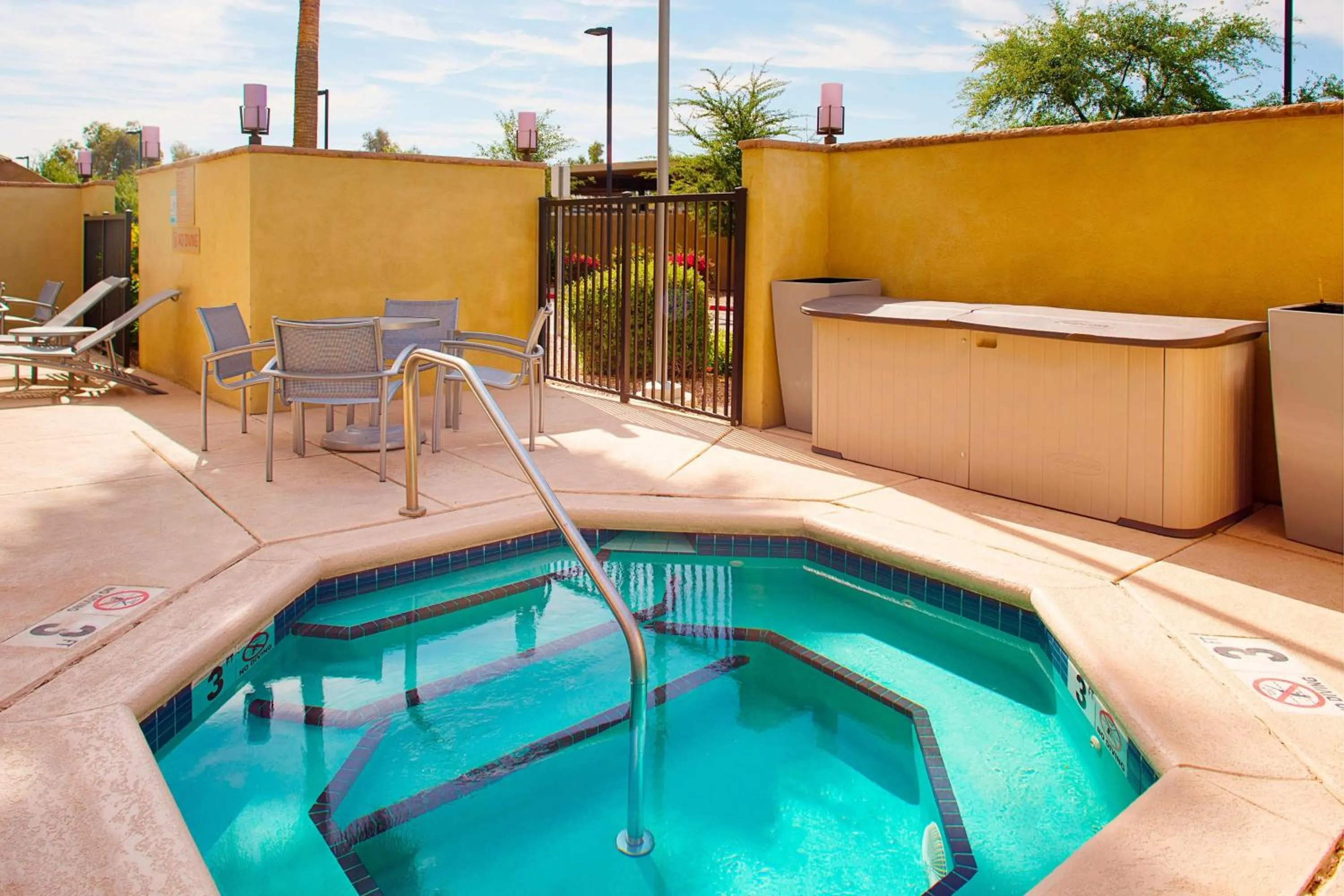 Swimming pool in TownePlace Suites by Marriott Phoenix Goodyear
