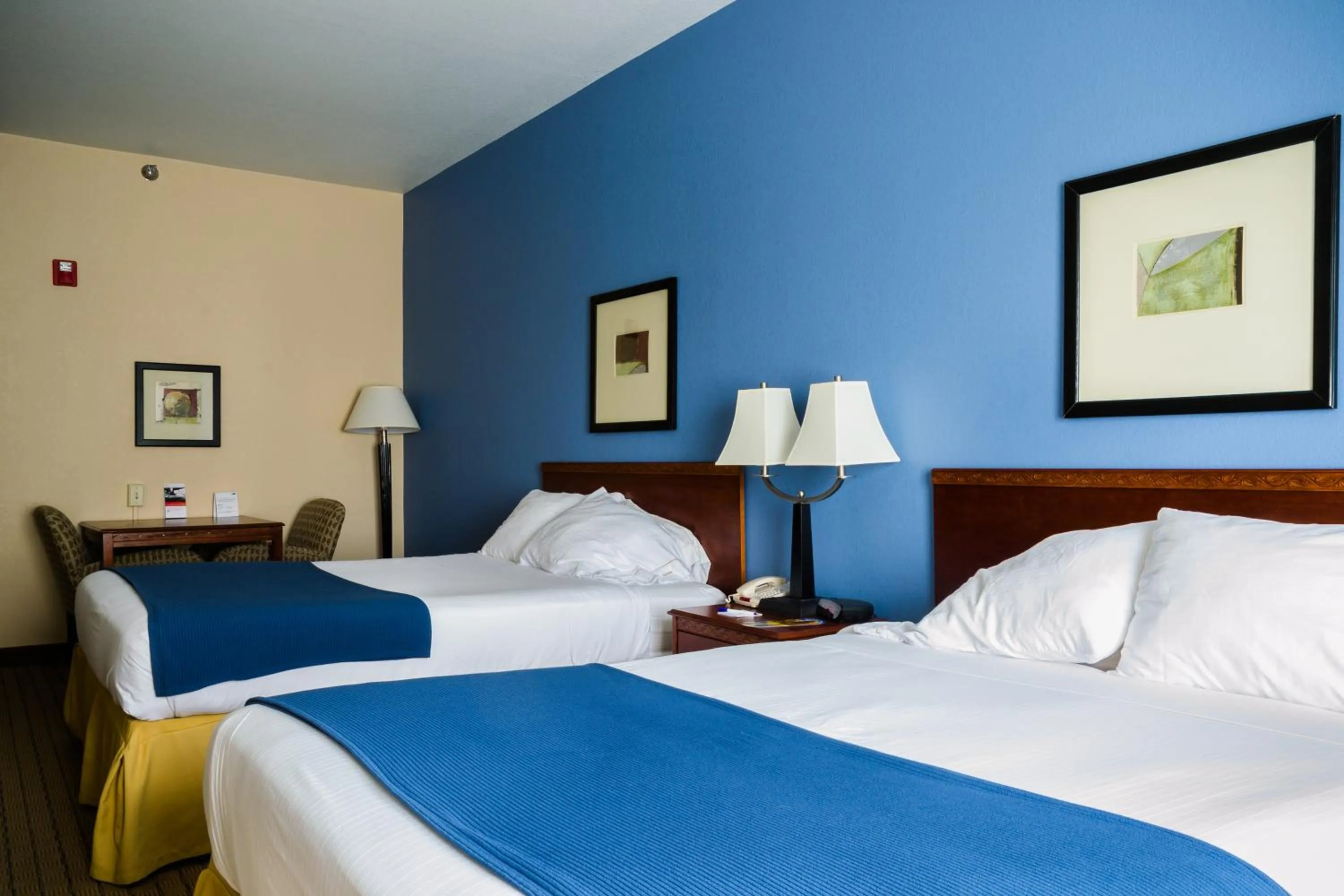 Bed in Holiday Inn Express Hotel & Suites Acme-Traverse City by IHG