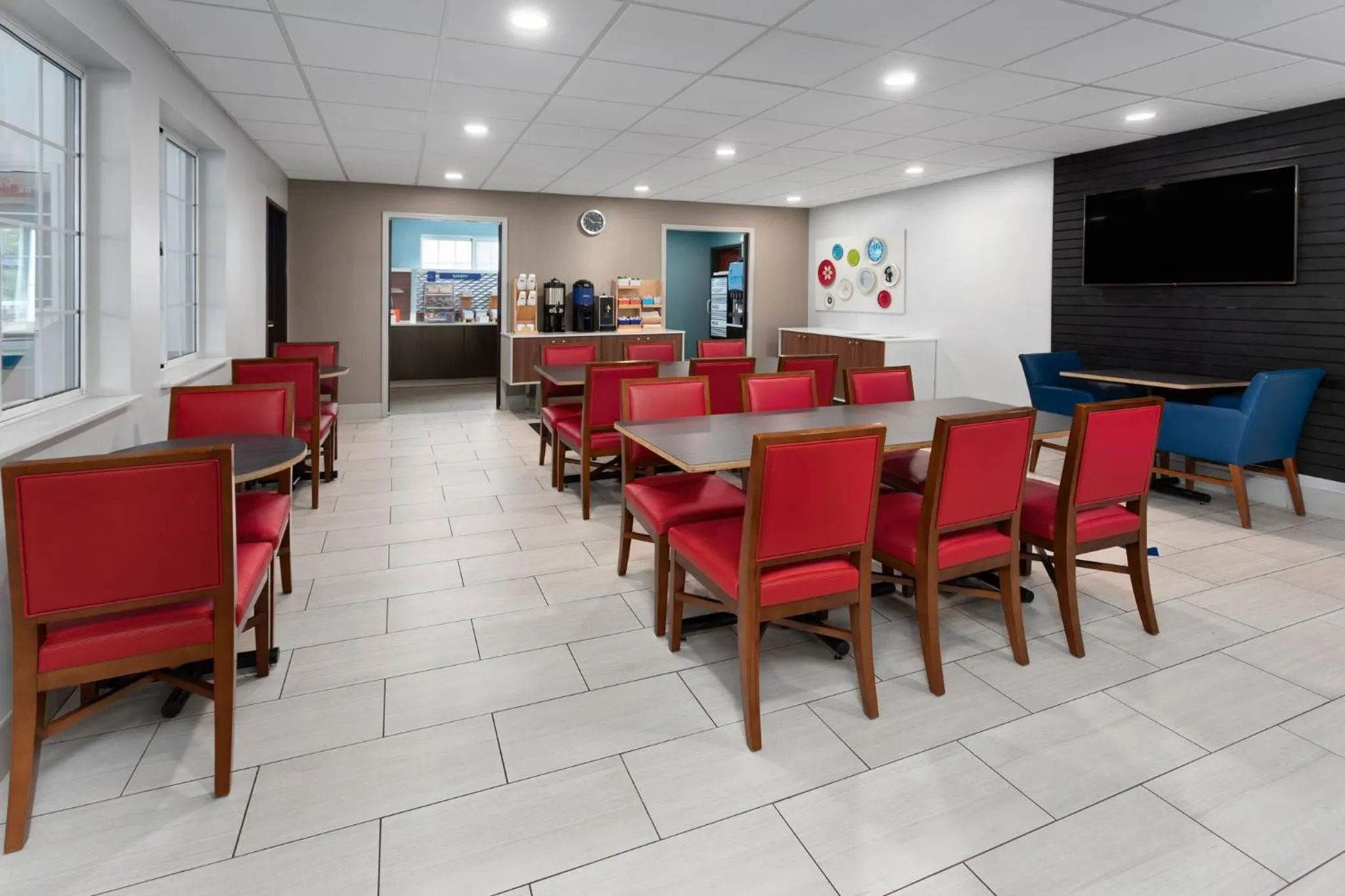 Breakfast in Holiday Inn Express Hotel & Suites Acme-Traverse City by IHG