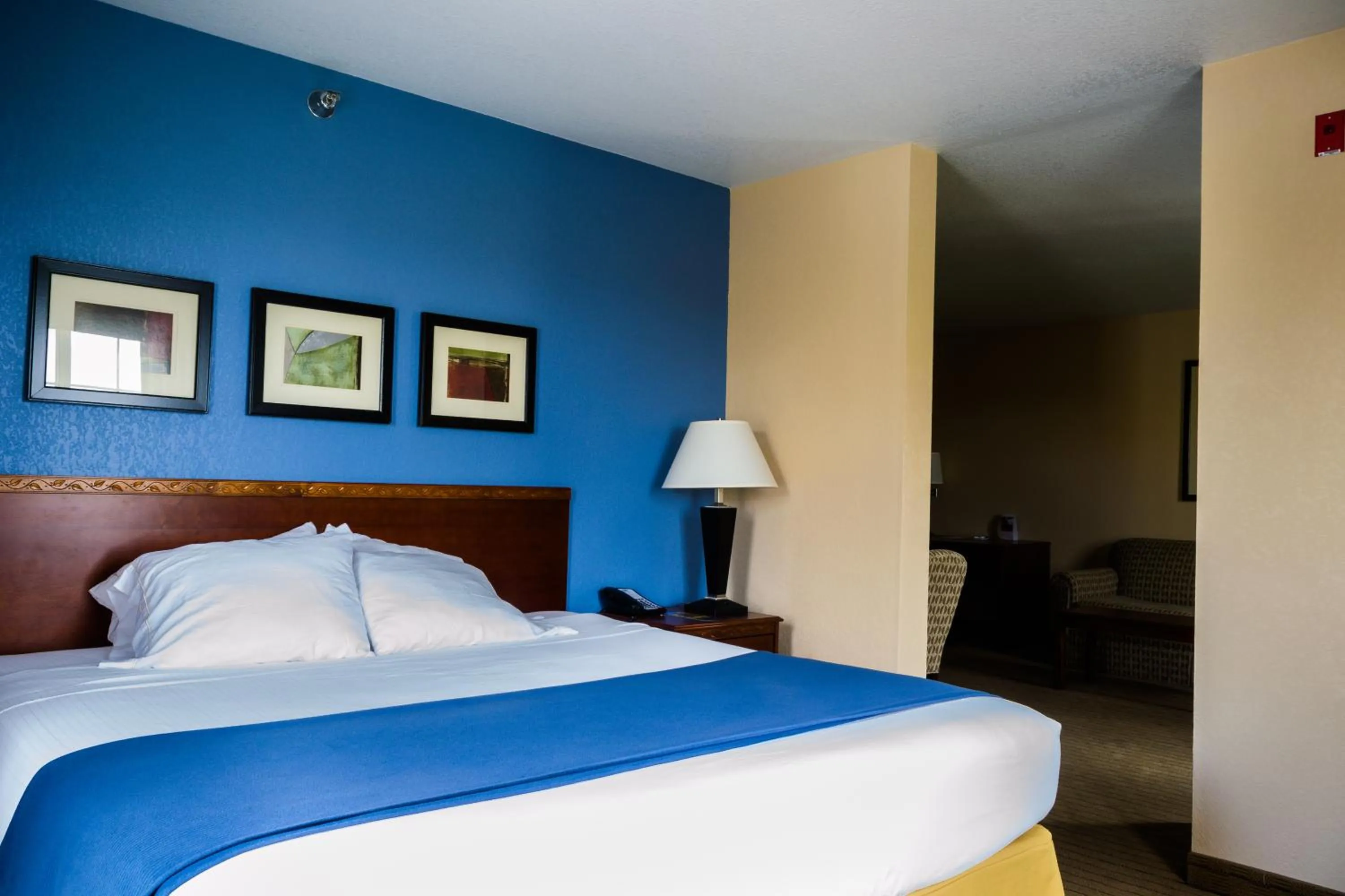 Bed in Holiday Inn Express Hotel & Suites Acme-Traverse City by IHG