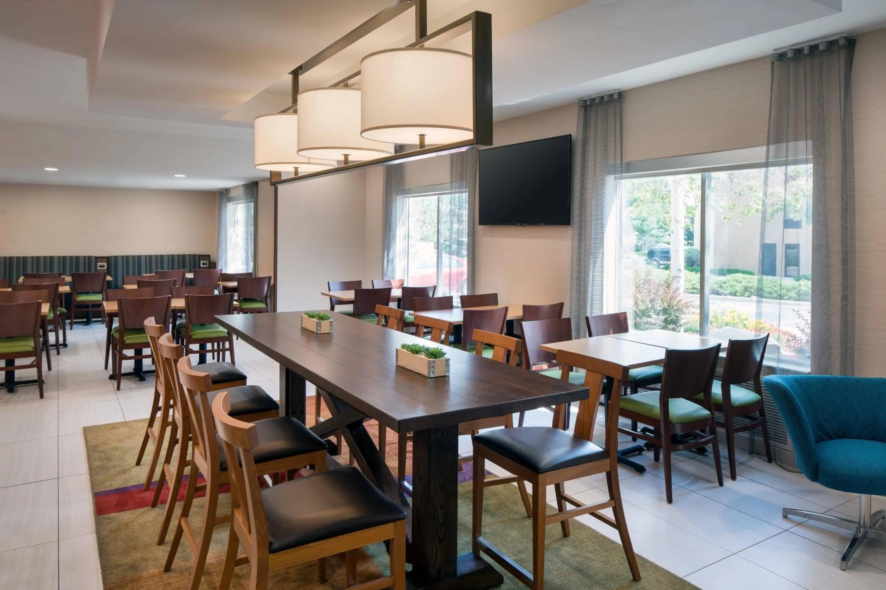 Restaurant/places to eat in Fairfield Inn by Marriott Loveland Fort Collins