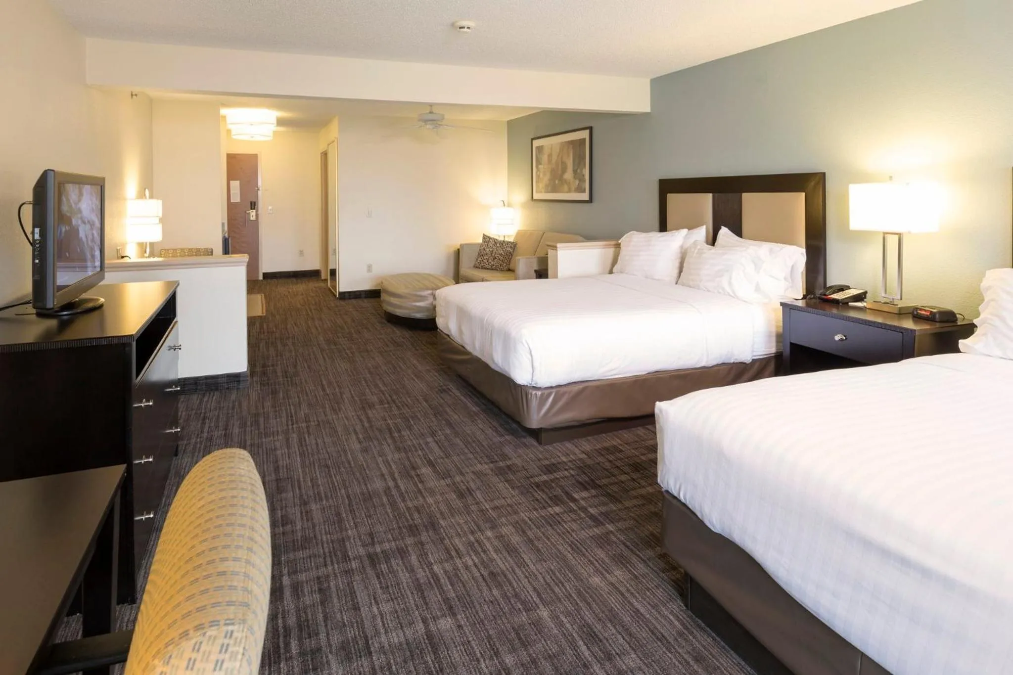Photo of the whole room, Bed in Holiday Inn Express Hotel & Suites-Saint Joseph by IHG