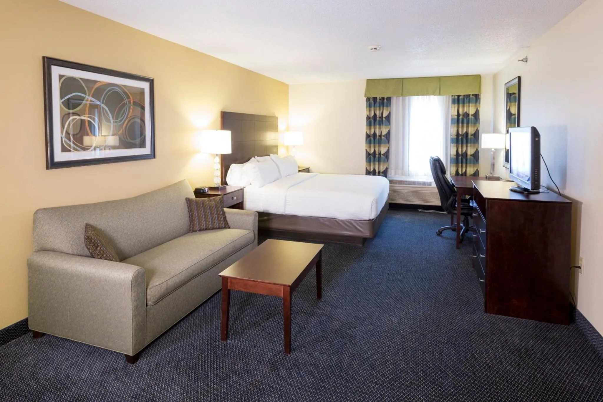 Photo of the whole room, Bed in Holiday Inn Express Hotel & Suites-Saint Joseph by IHG