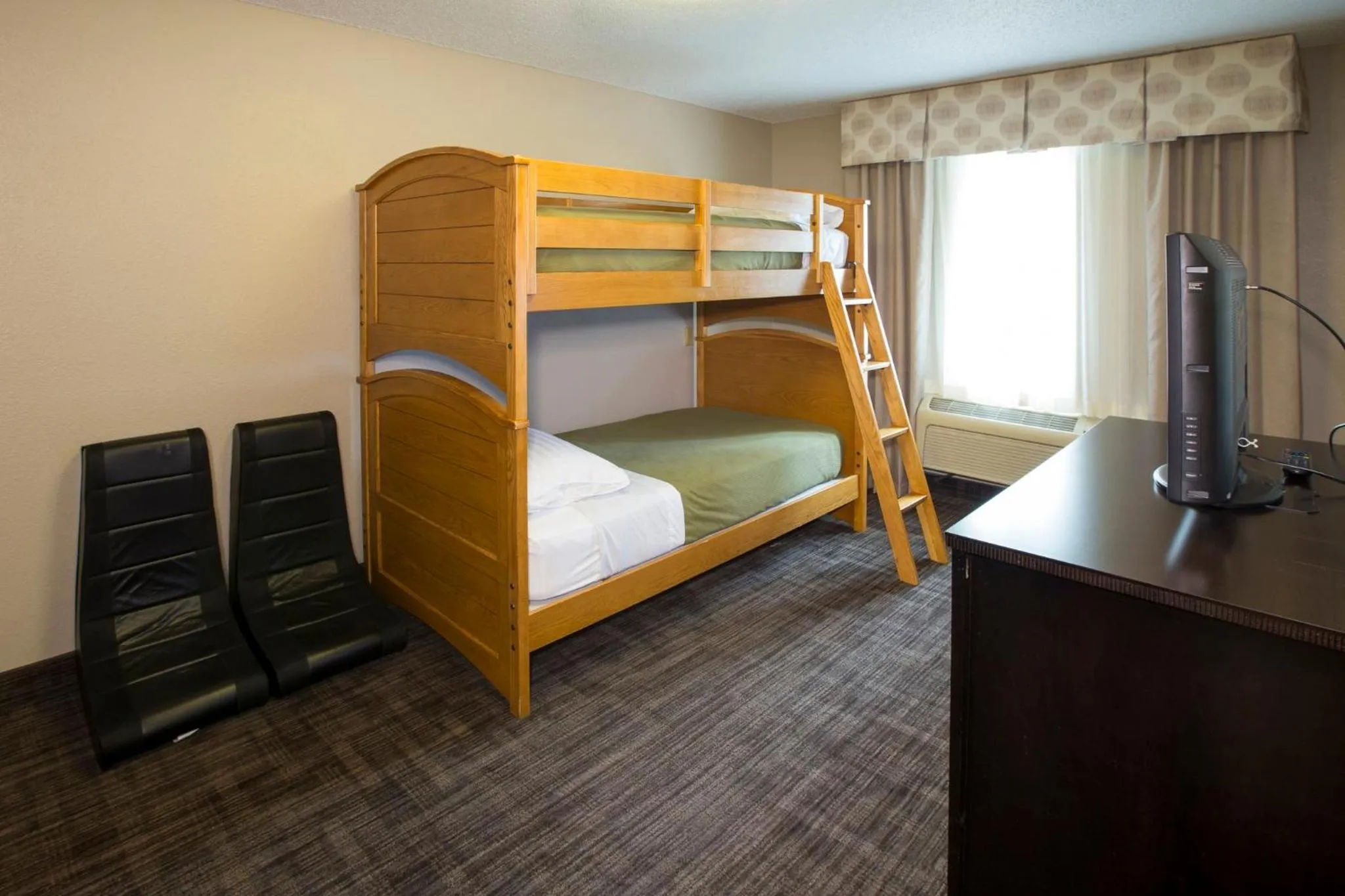 Photo of the whole room, Bed in Holiday Inn Express Hotel & Suites-Saint Joseph by IHG