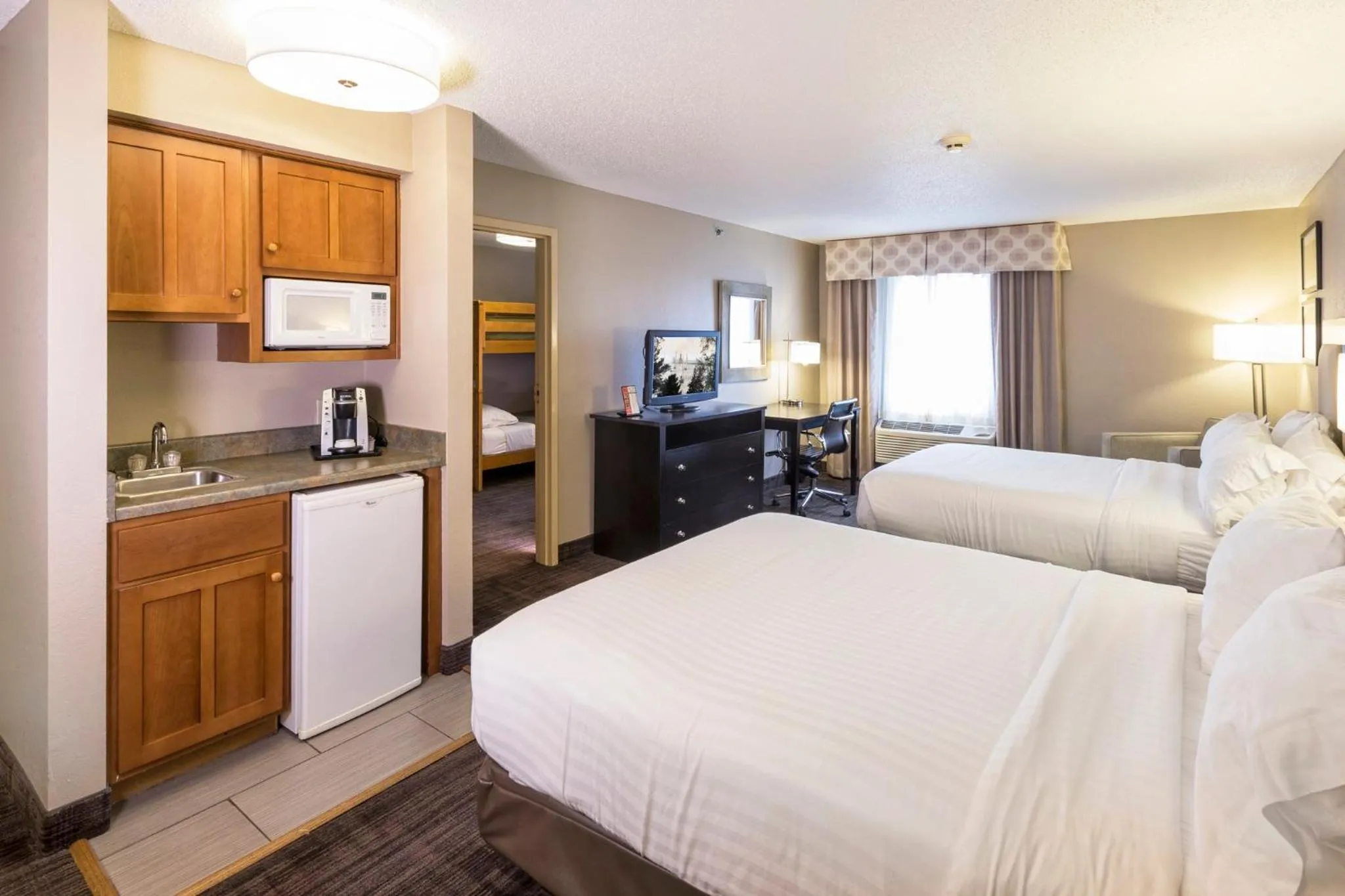 Photo of the whole room, Bed in Holiday Inn Express Hotel & Suites-Saint Joseph by IHG
