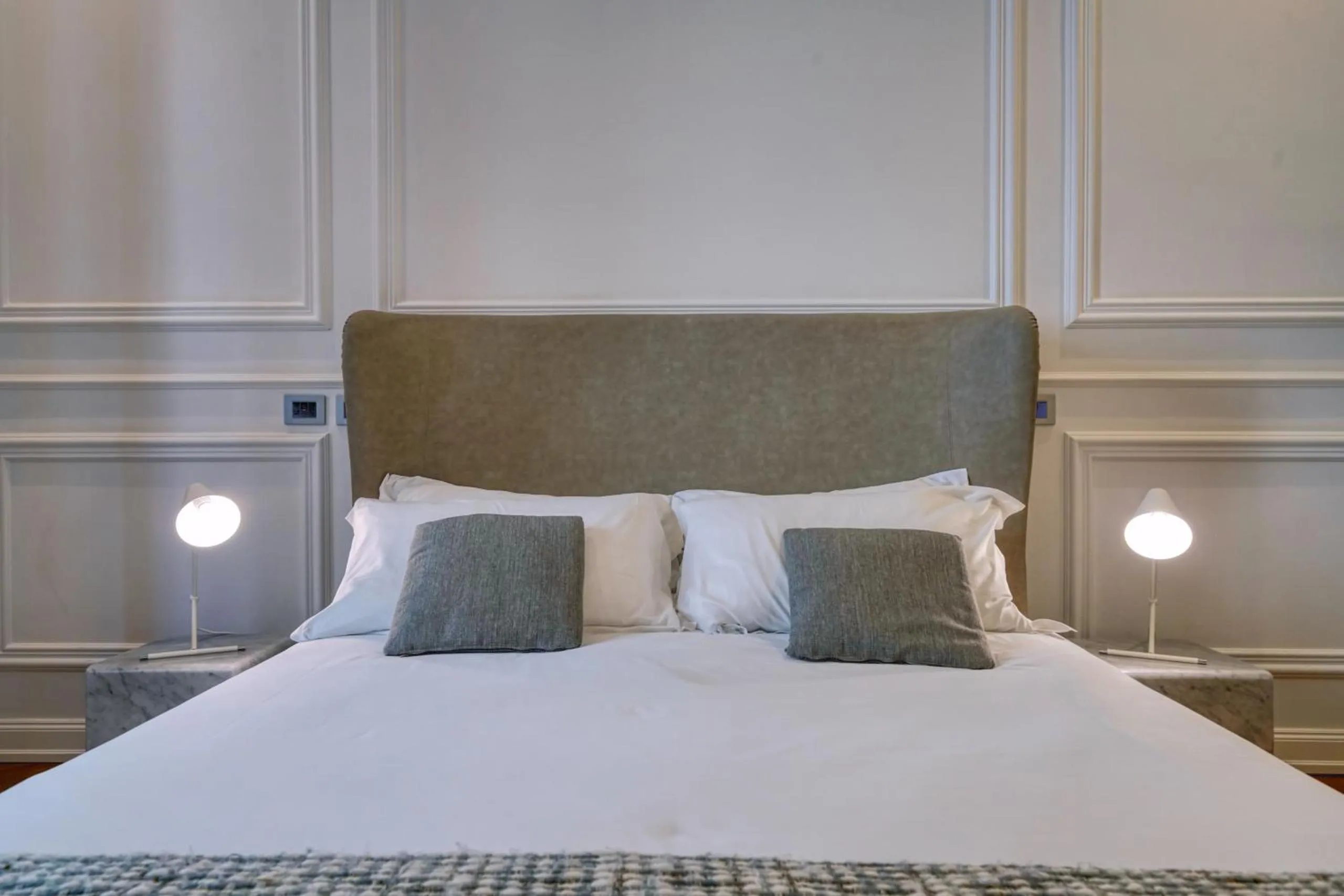 Bed in Via Chiodo Luxury Rooms