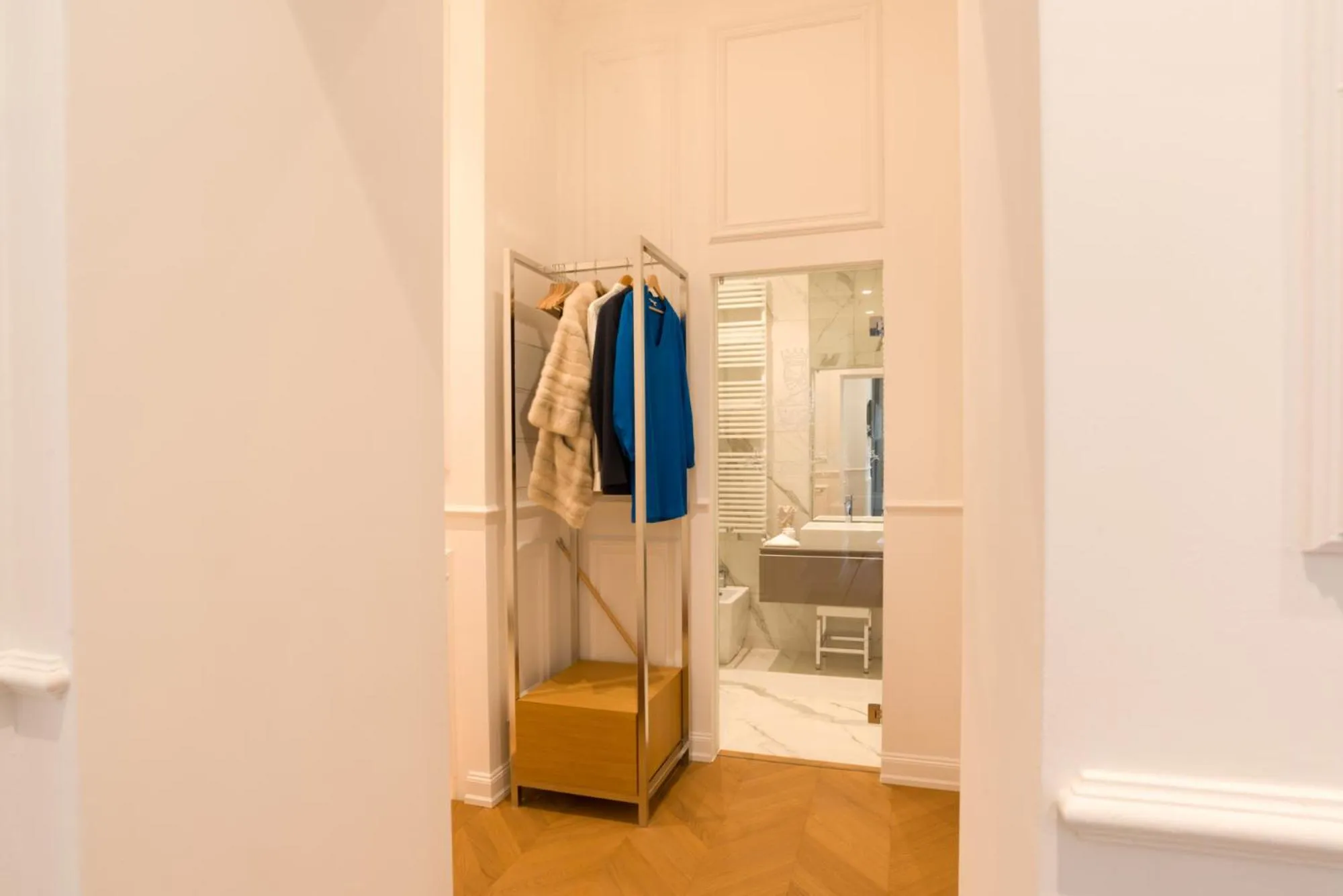 Decorative detail in Via Chiodo Luxury Rooms