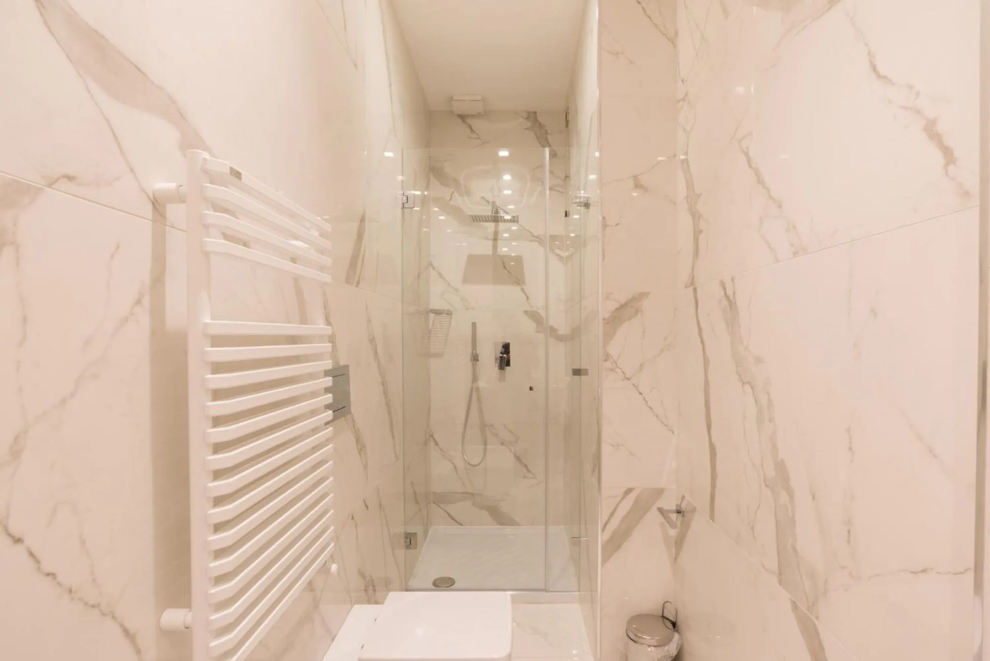 Shower in Via Chiodo Luxury Rooms