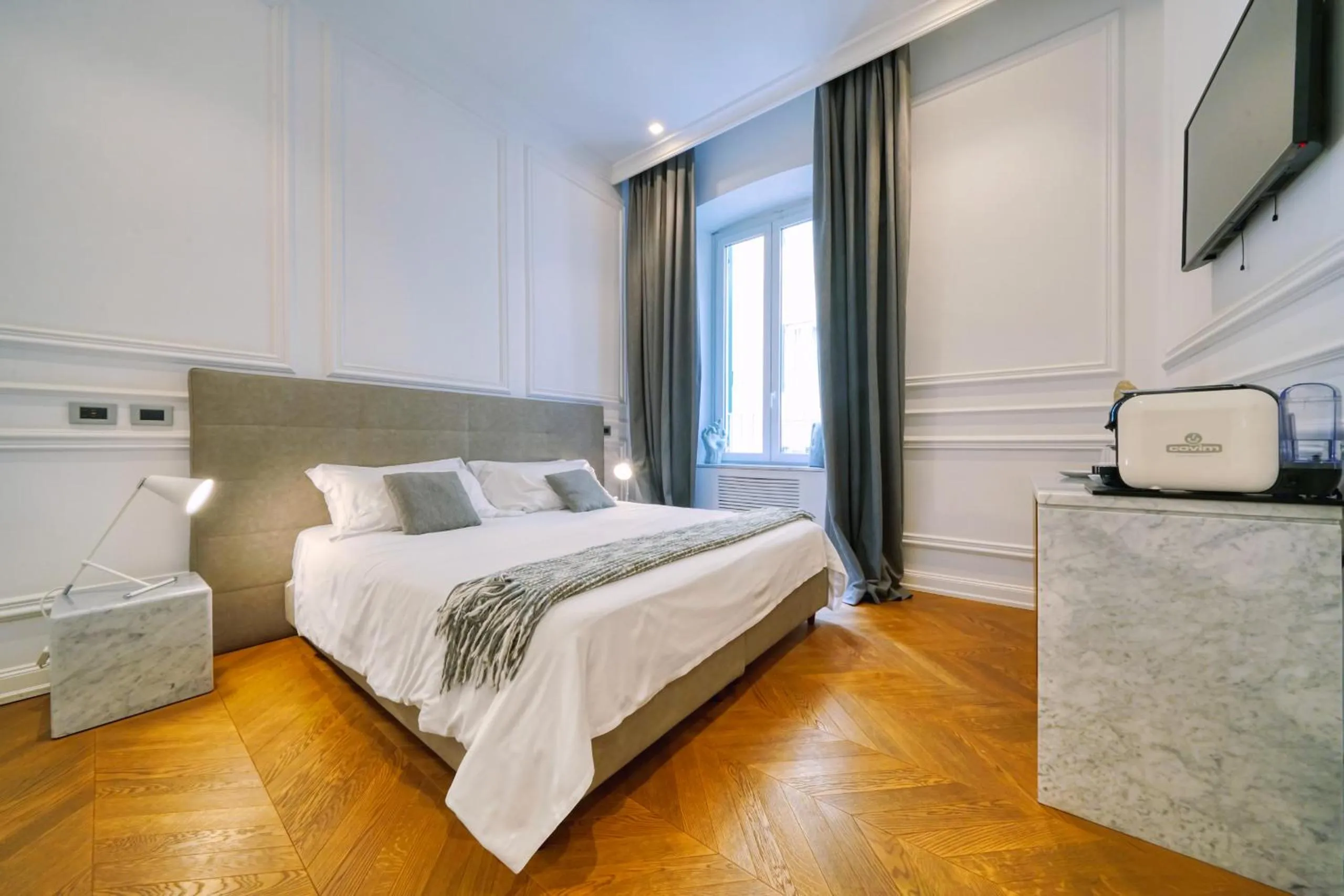 Bed in Via Chiodo Luxury Rooms