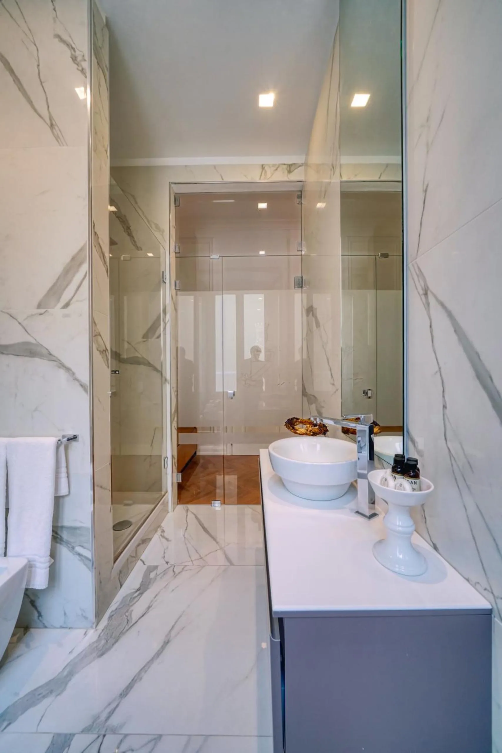 Shower in Via Chiodo Luxury Rooms