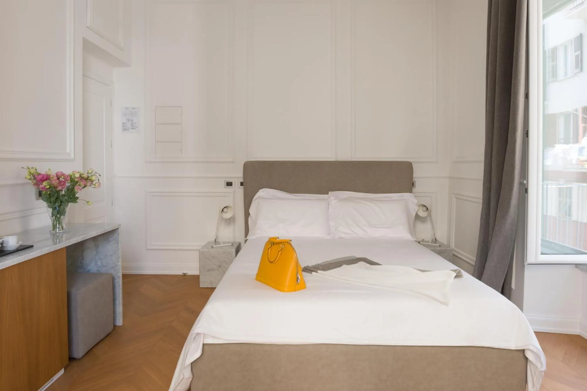 Day, Bed in Via Chiodo Luxury Rooms