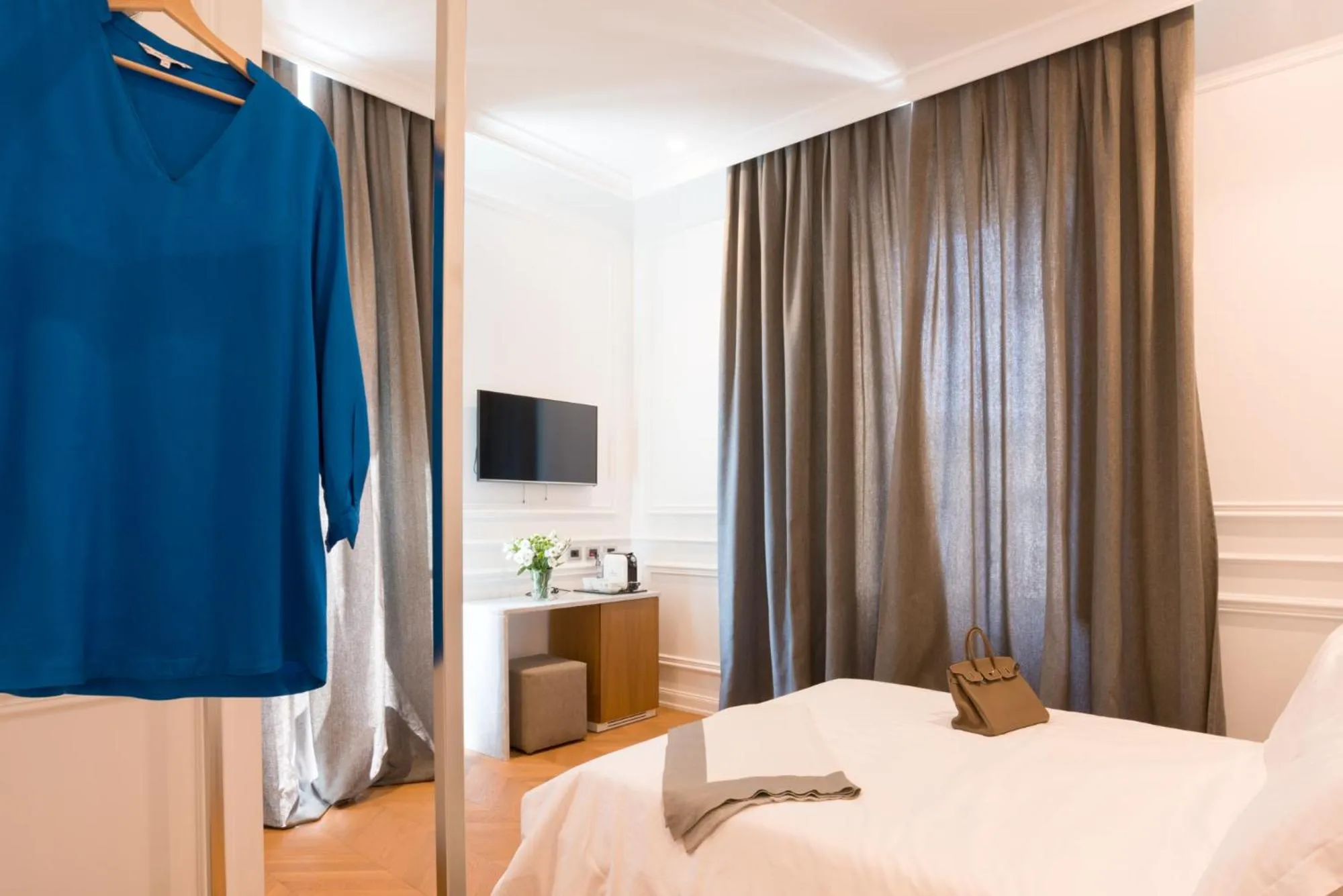 Day, Bed in Via Chiodo Luxury Rooms