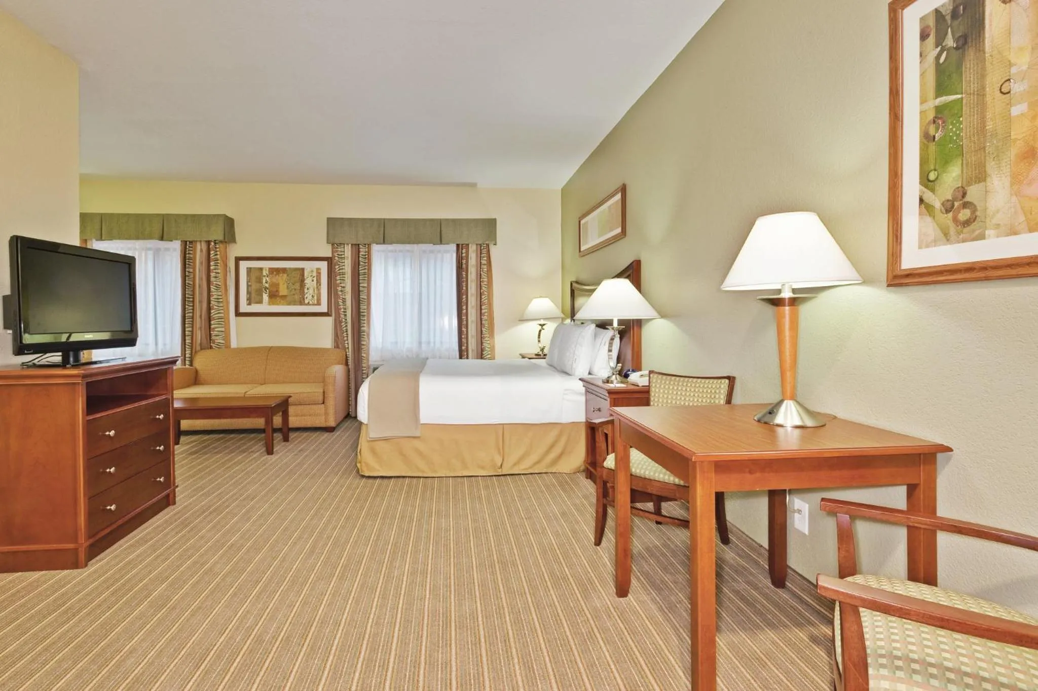 Photo of the whole room, Bed in Holiday Inn Express Winfield - Teays Valley by IHG