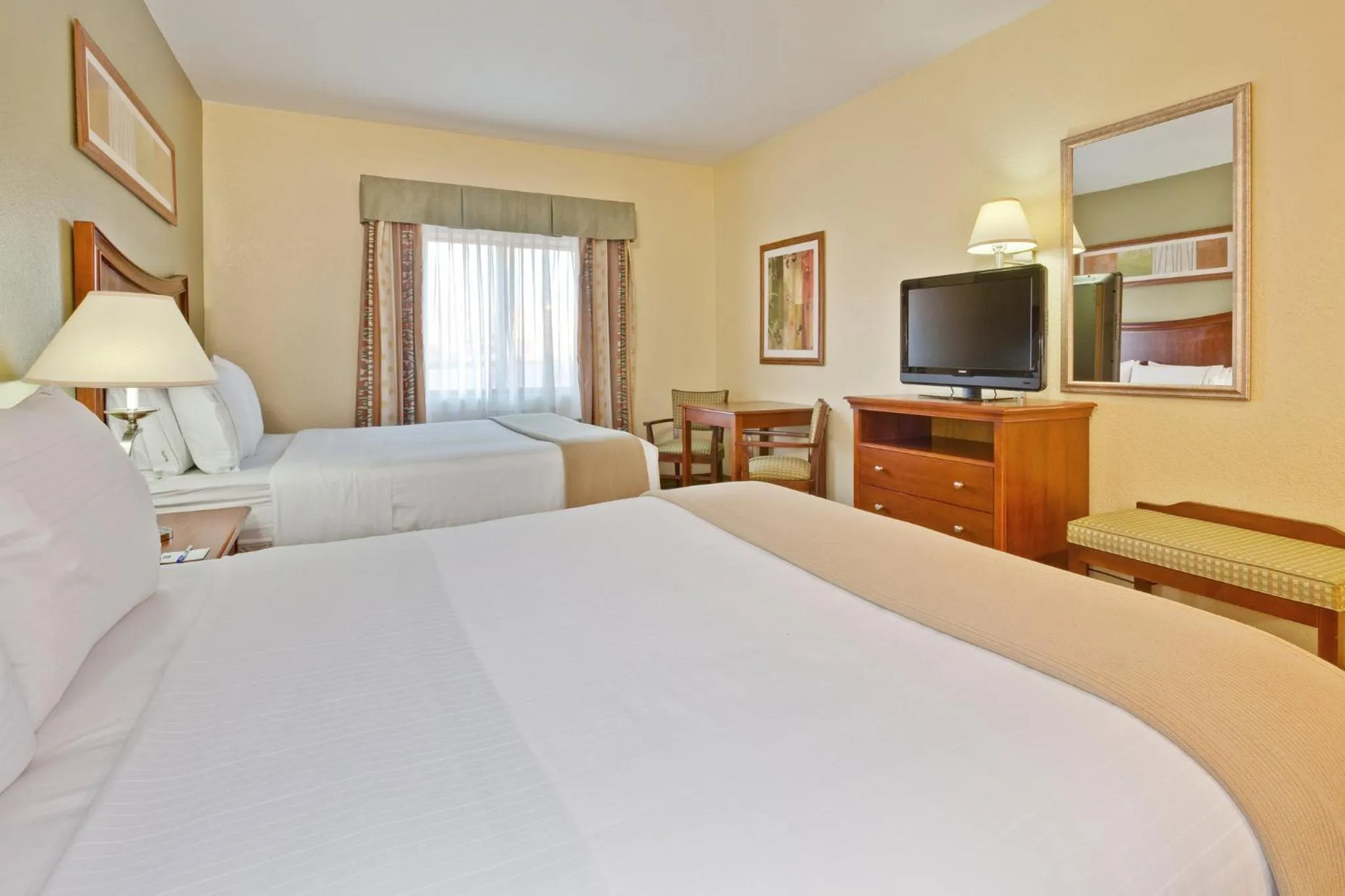 Photo of the whole room, Bed in Holiday Inn Express Winfield - Teays Valley by IHG