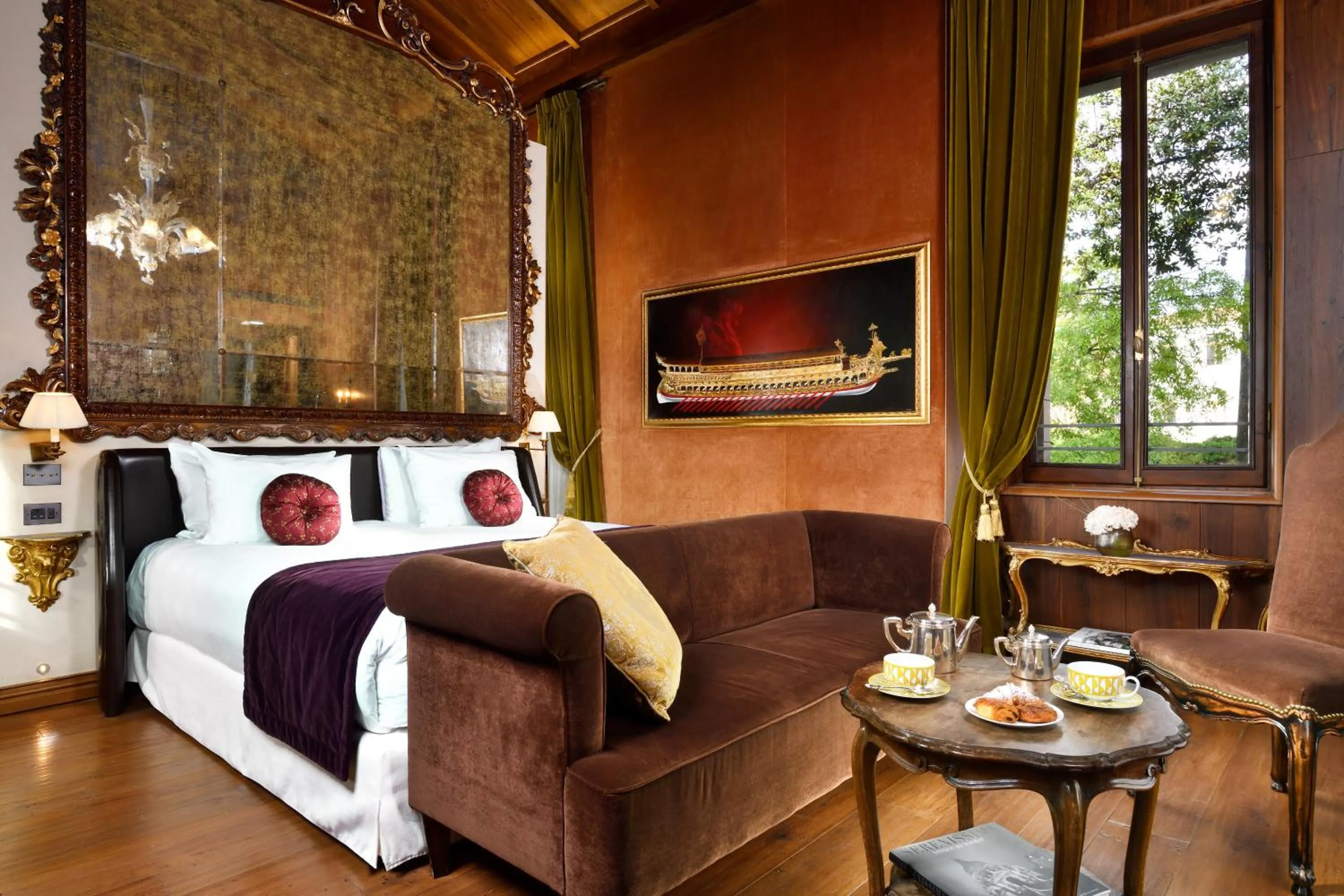 Bed in Palazzo Venart Luxury Hotel