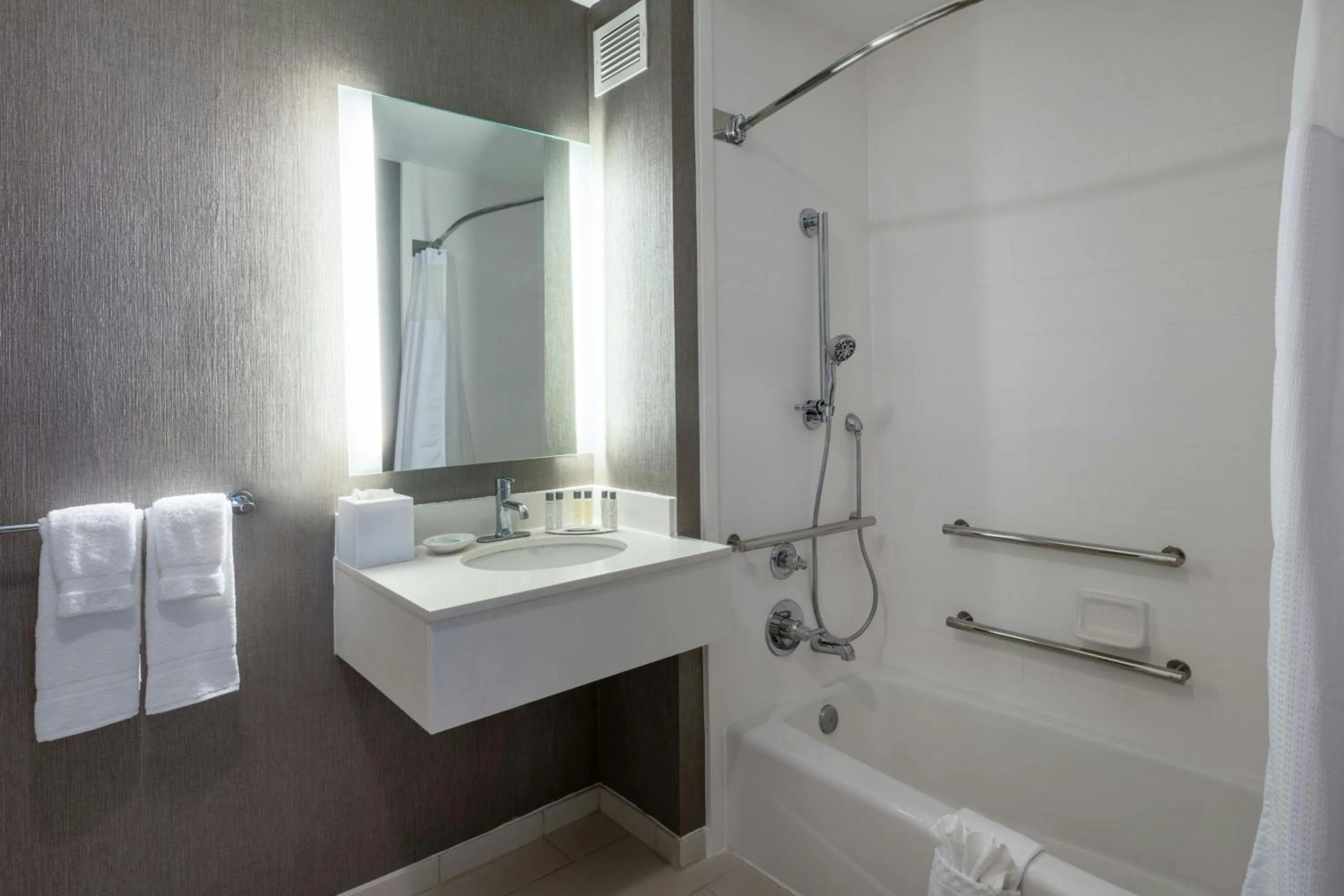 Bathroom in SpringHill Suites Pasadena Arcadia