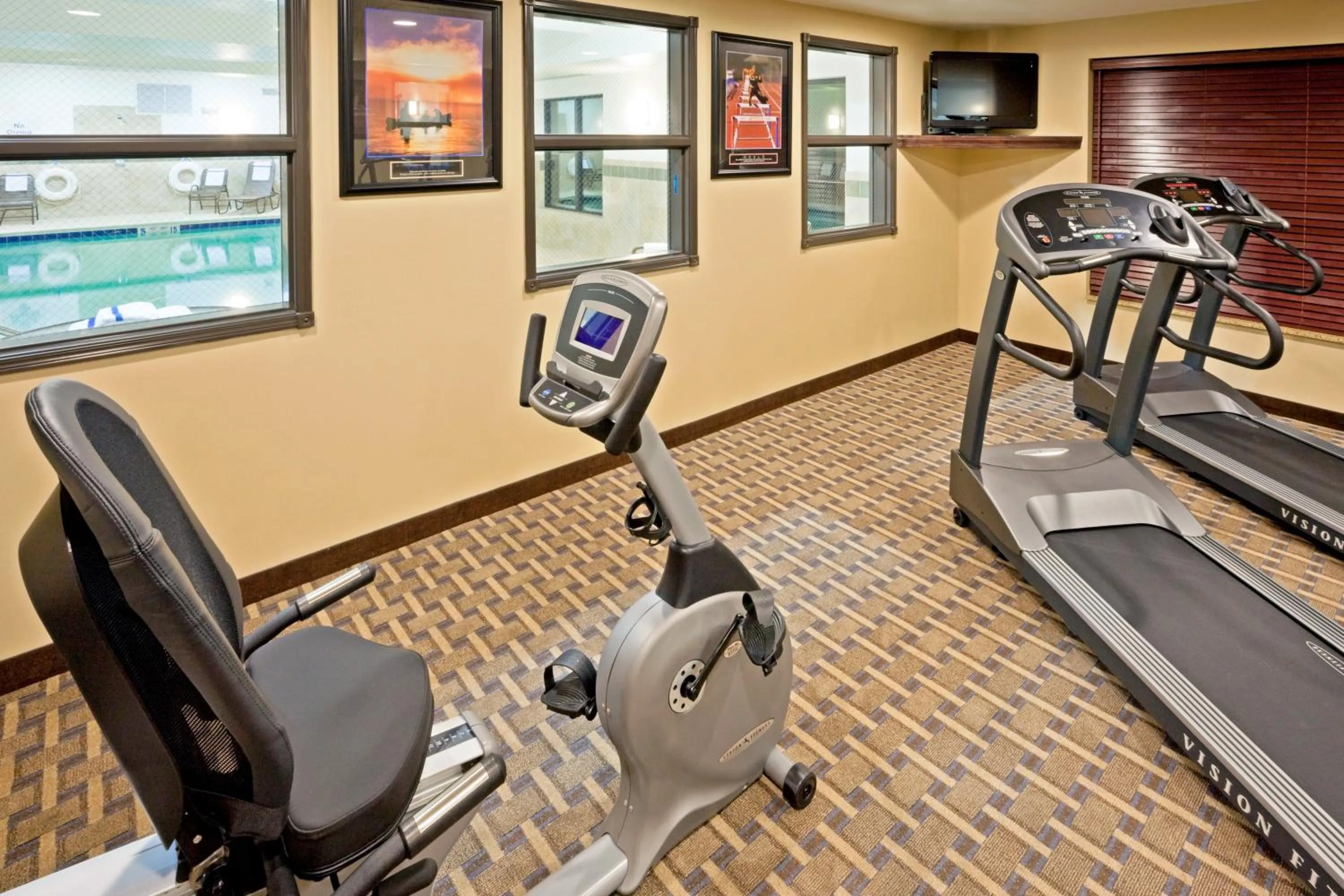 Fitness centre/facilities in Holiday Inn Express & Suites Syracuse North - Airport Area by IHG