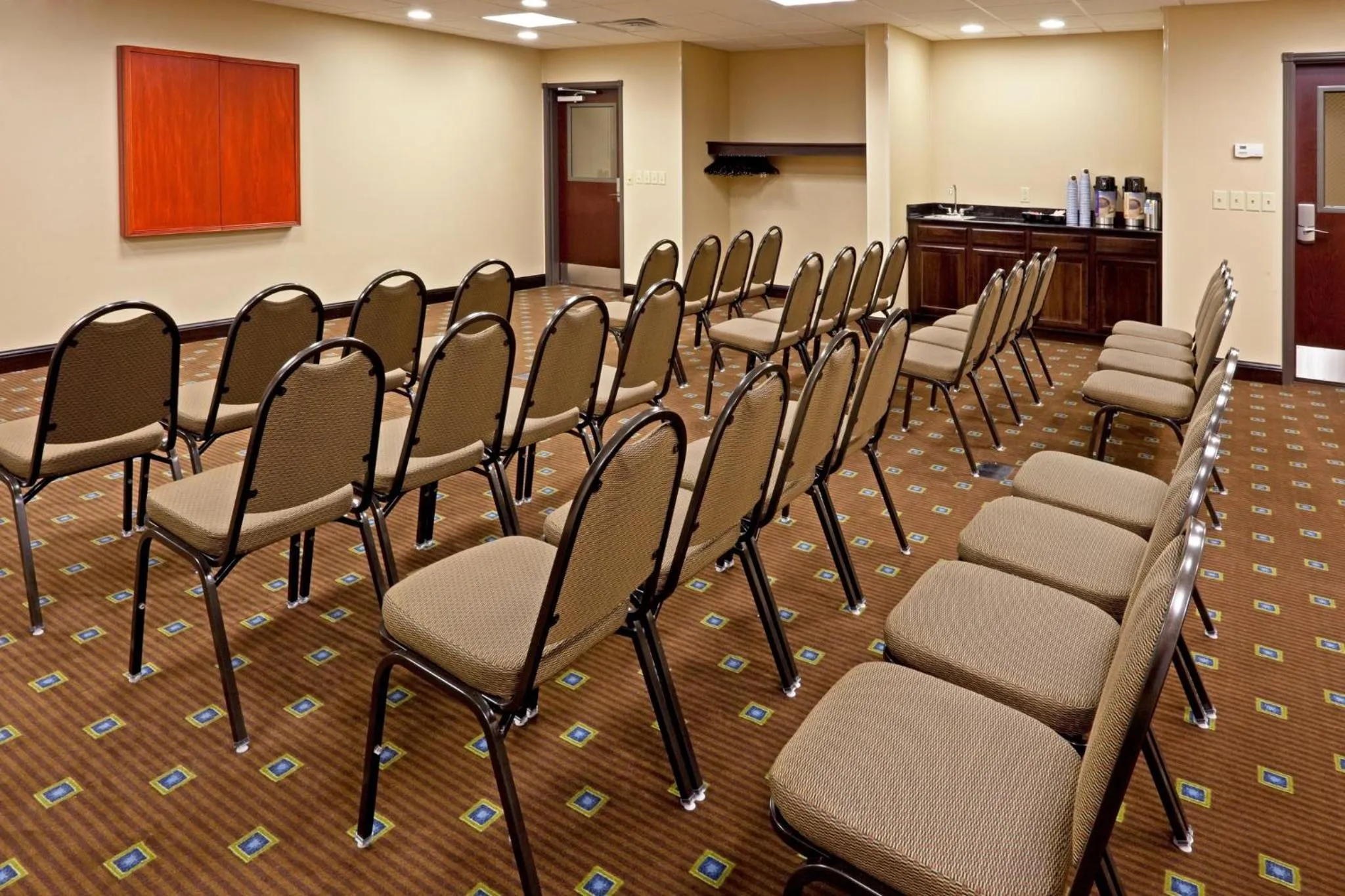 Meeting/conference room in Holiday Inn Express & Suites Syracuse North - Airport Area by IHG