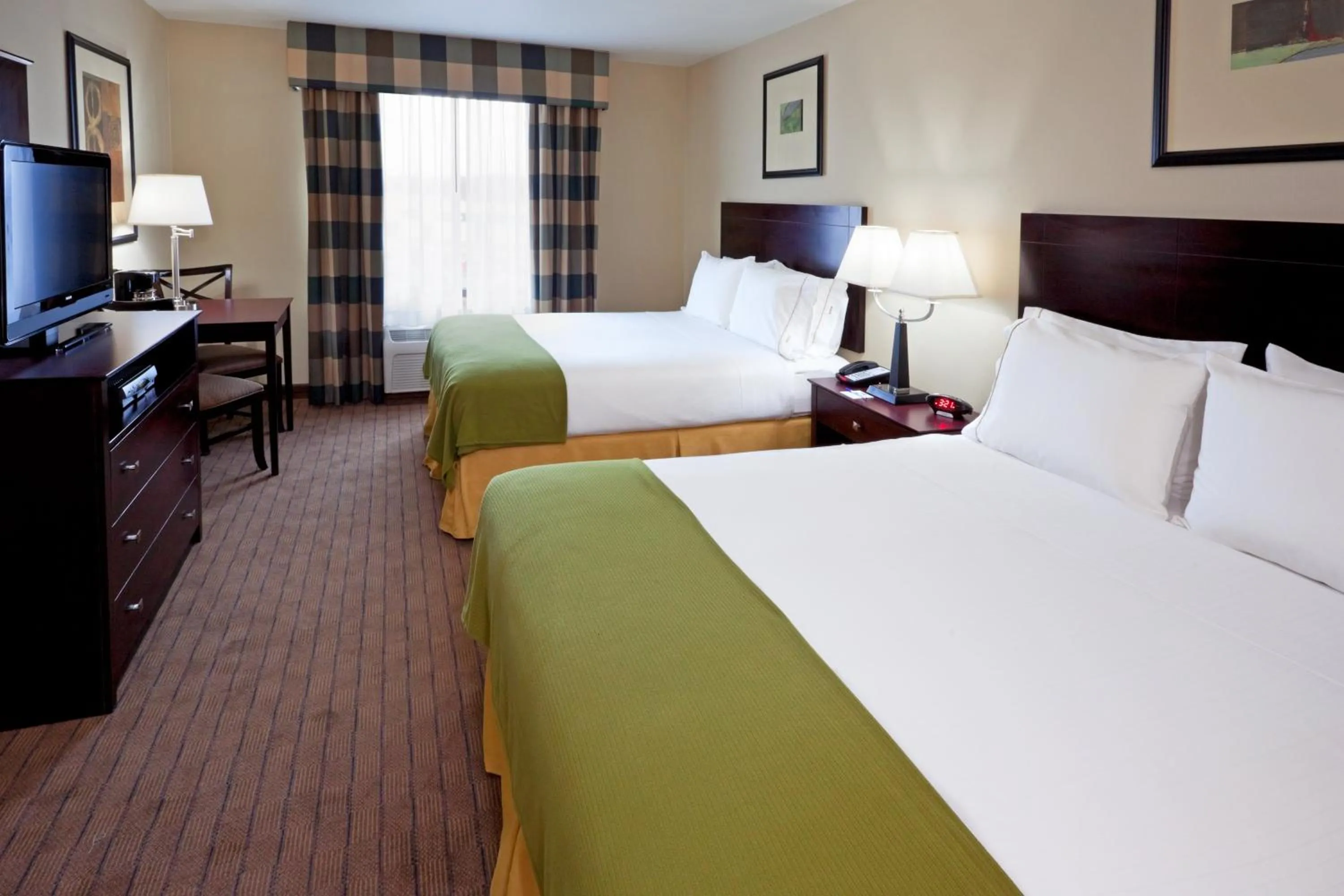 Photo of the whole room, Bed in Holiday Inn Express & Suites Syracuse North - Airport Area by IHG