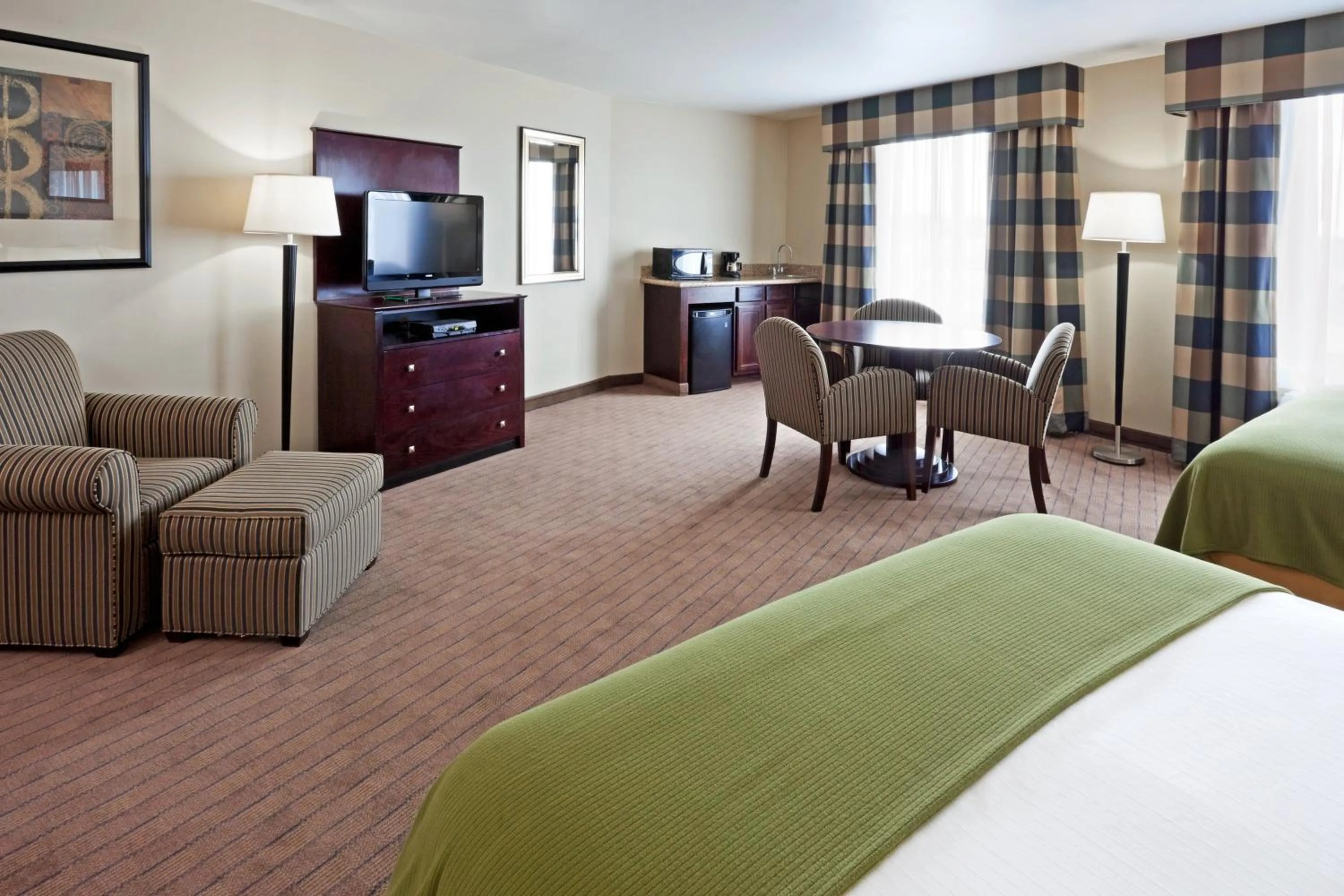 Photo of the whole room, Bed in Holiday Inn Express & Suites Syracuse North - Airport Area by IHG