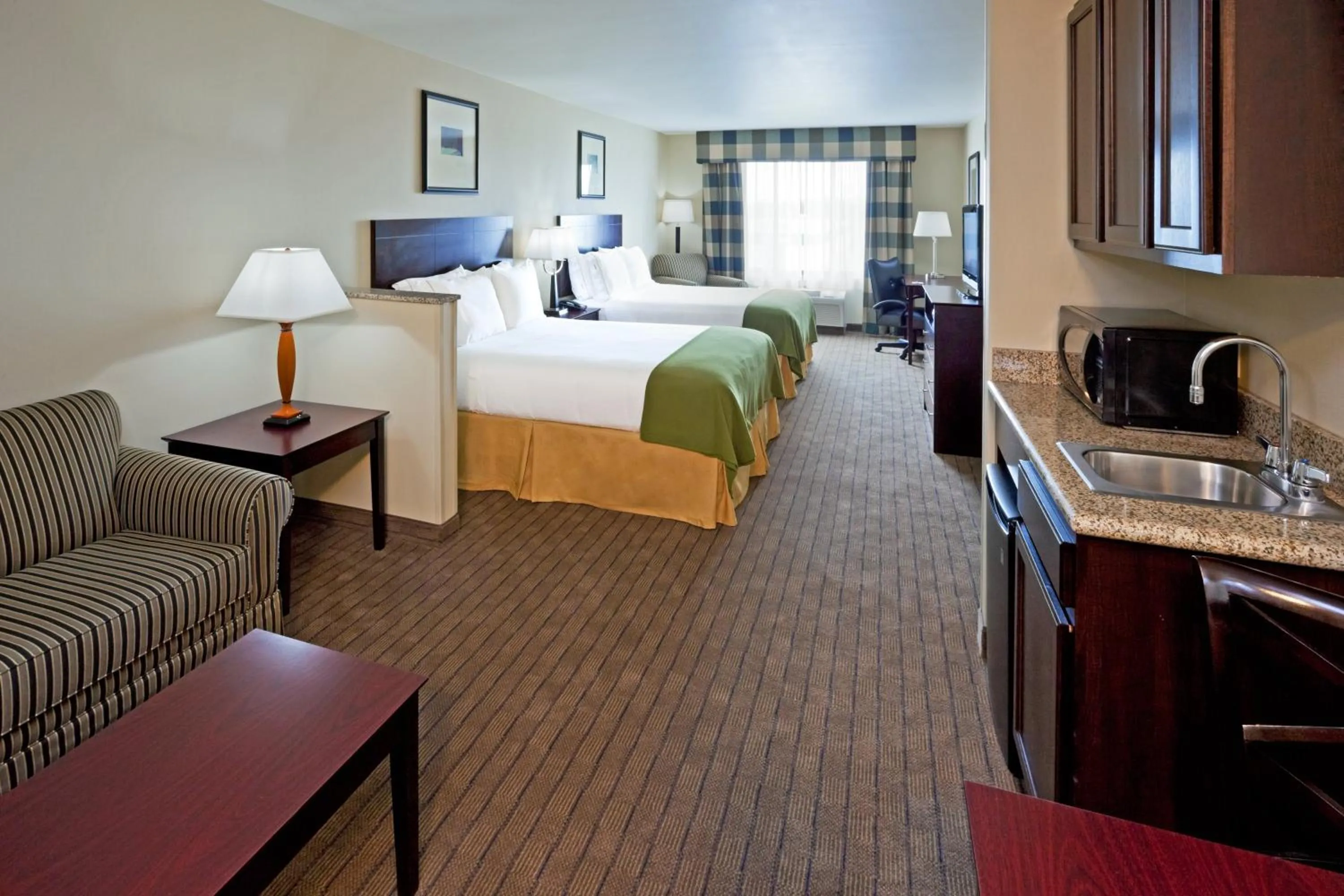 Photo of the whole room, Bed in Holiday Inn Express & Suites Syracuse North - Airport Area by IHG