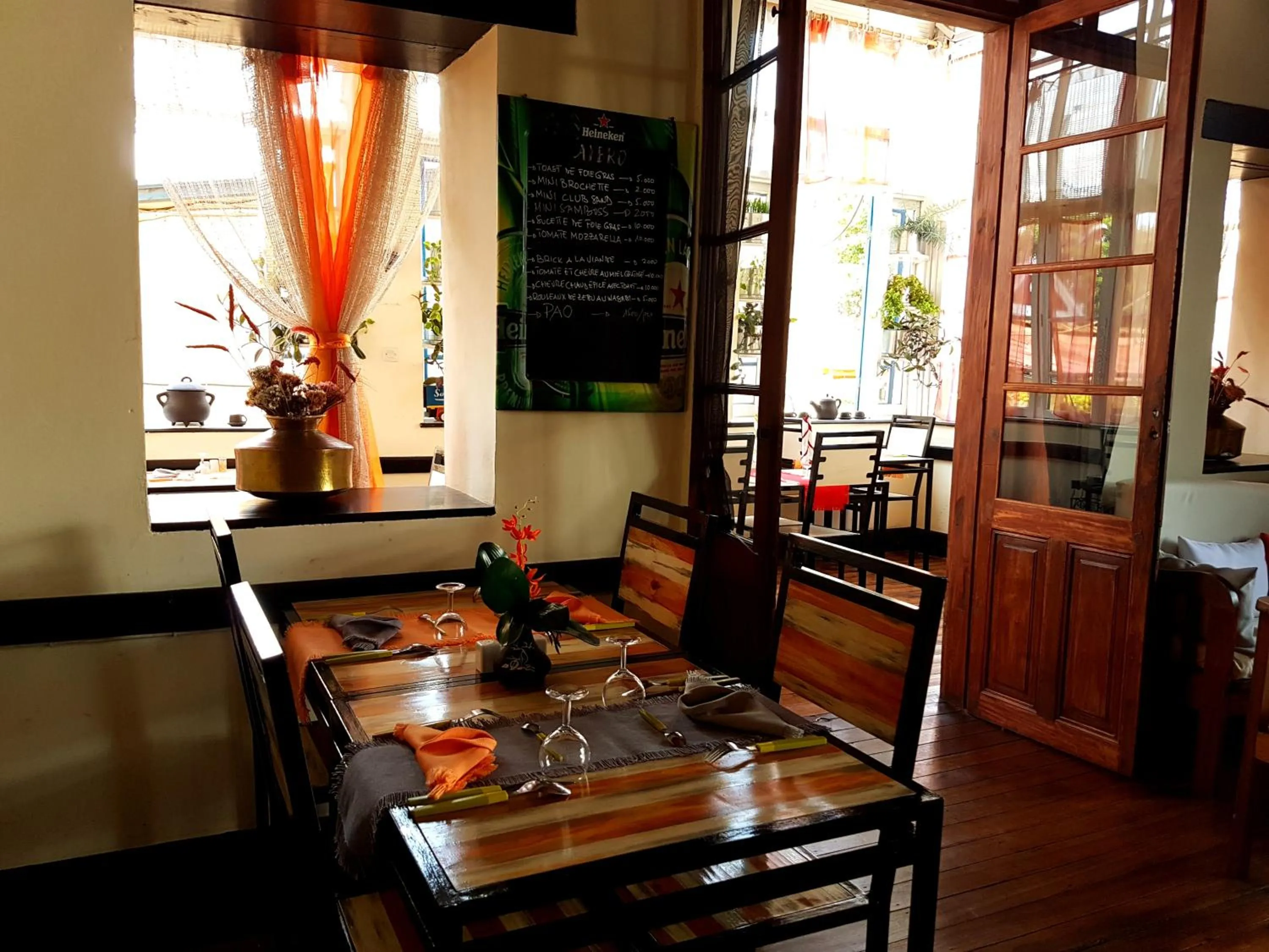 Restaurant/places to eat in Hotel le Trianon