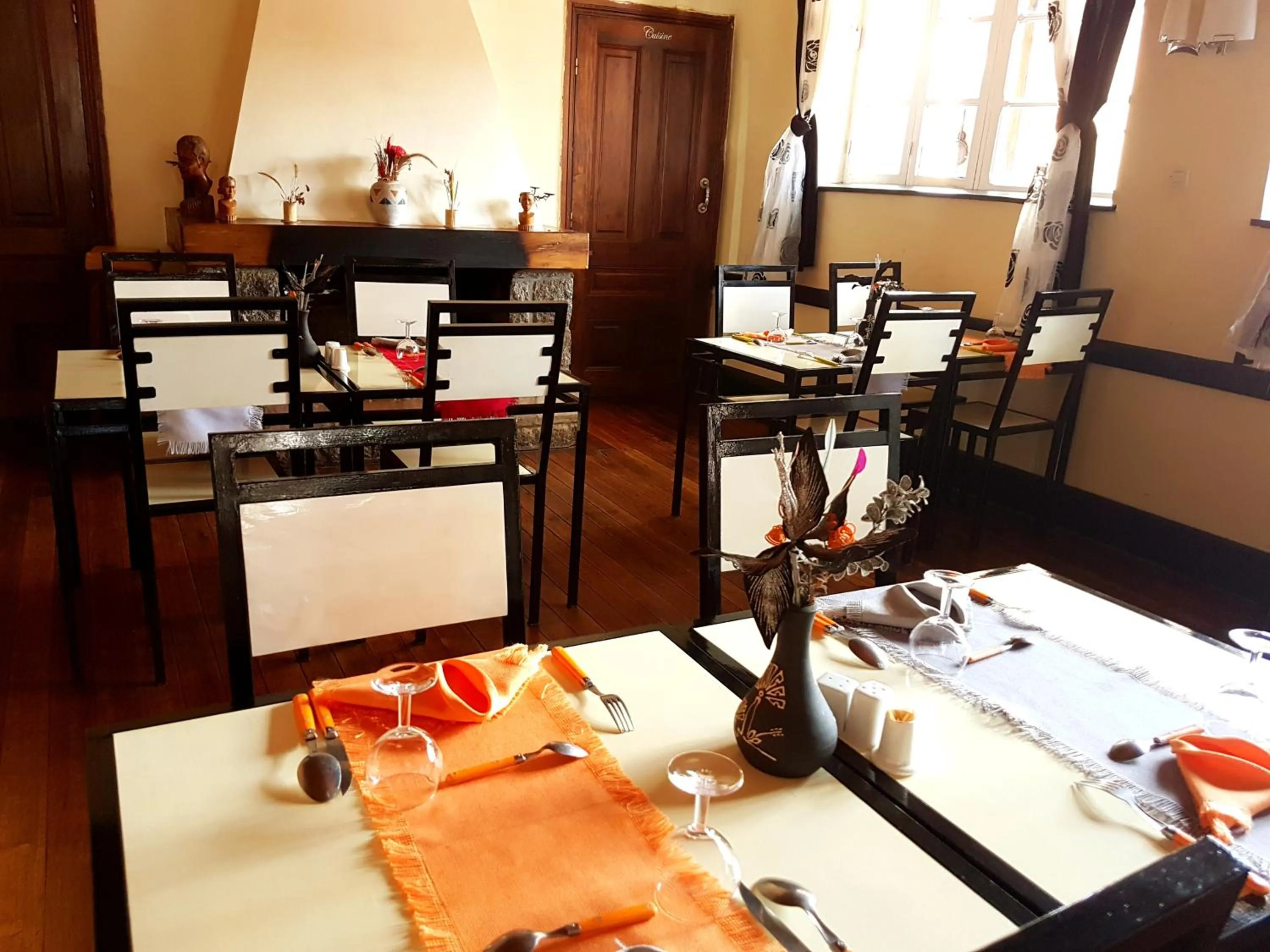 Restaurant/places to eat in Hotel le Trianon