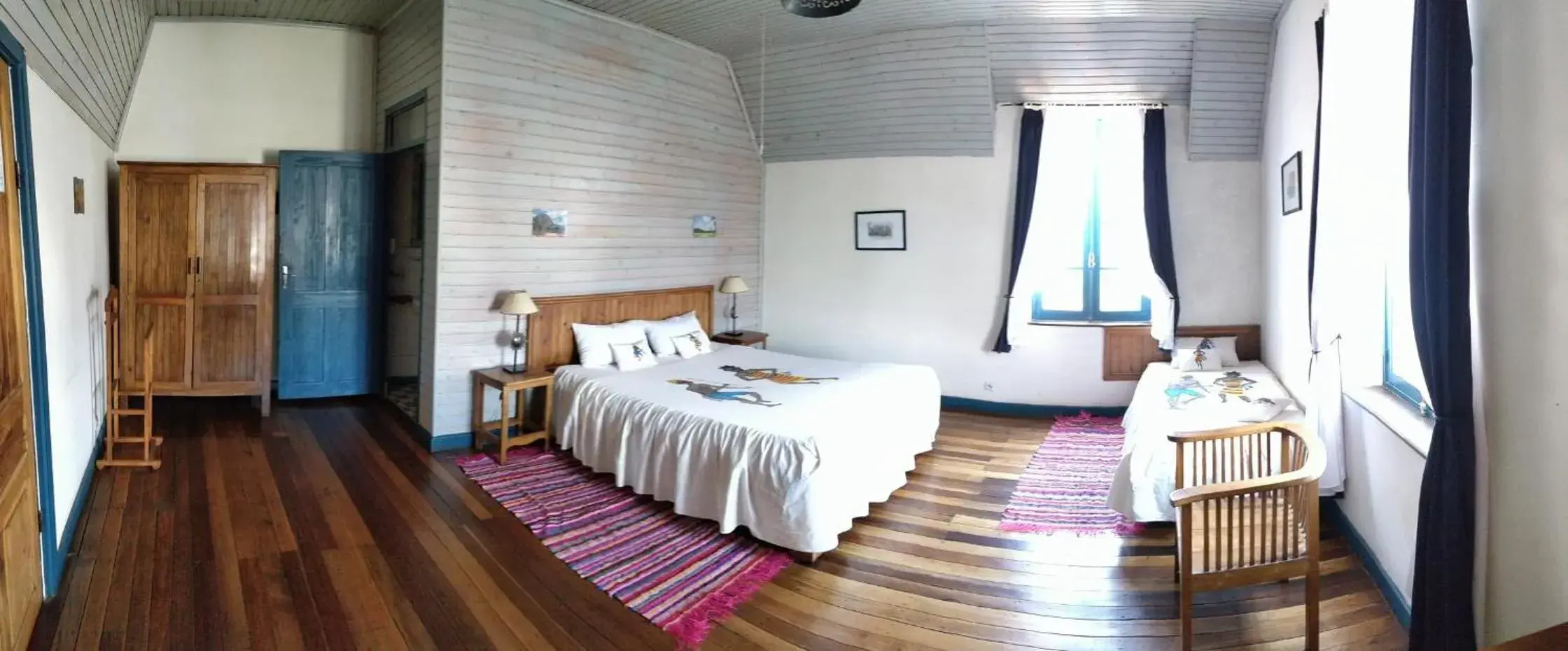 Double Room with Private Bathroom in Hotel le Trianon Double Room with Private Bathroom in Hotel le Trianon