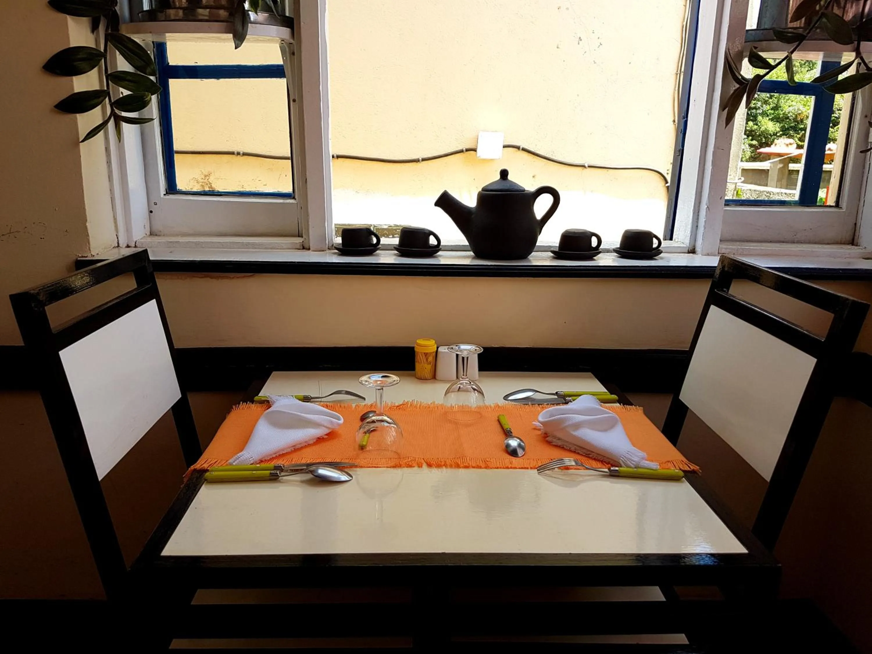 Restaurant/places to eat in Hotel le Trianon