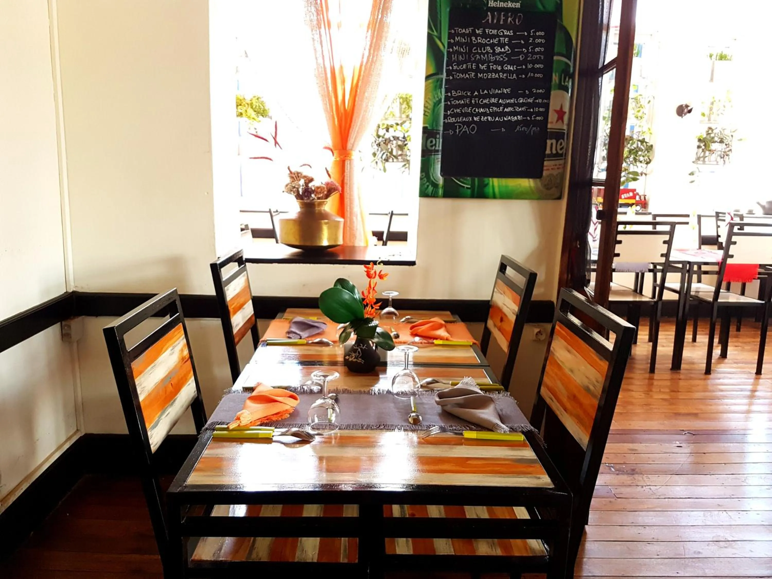 Restaurant/places to eat in Hotel le Trianon