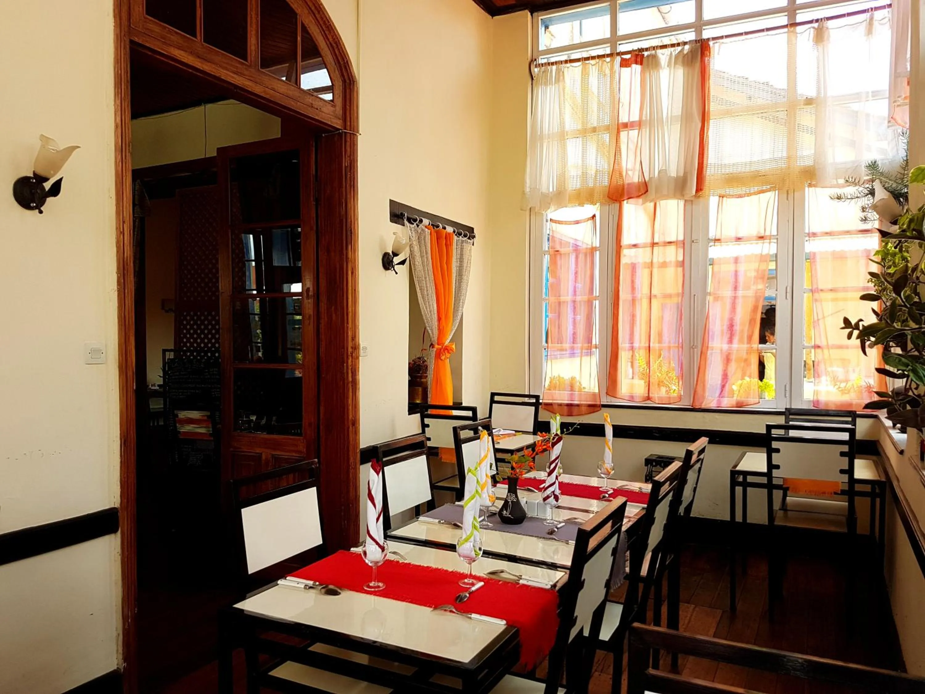 Restaurant/places to eat in Hotel le Trianon