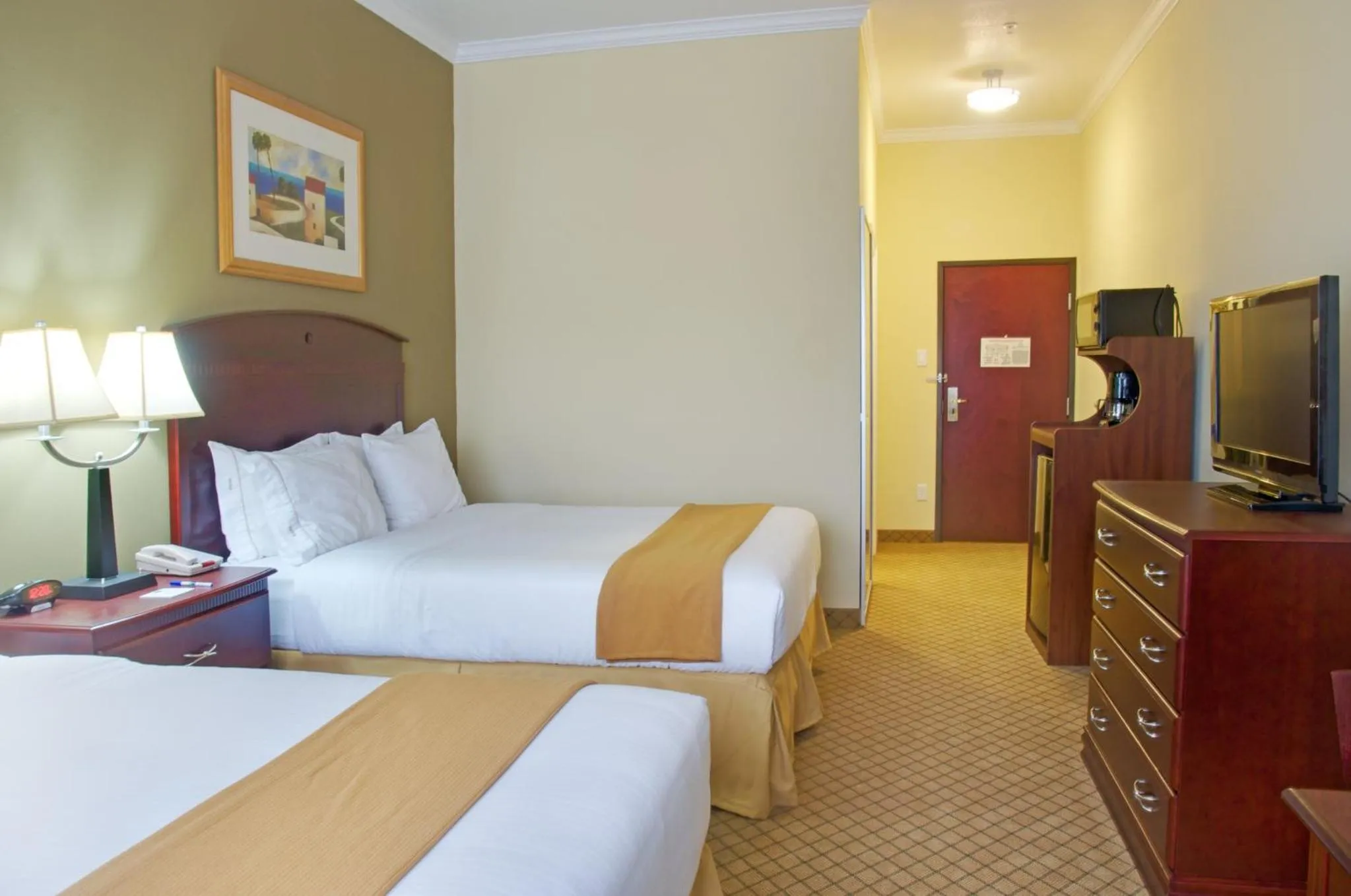 Photo of the whole room, Bed in Holiday Inn Express Hotel & Suites Winnie by IHG